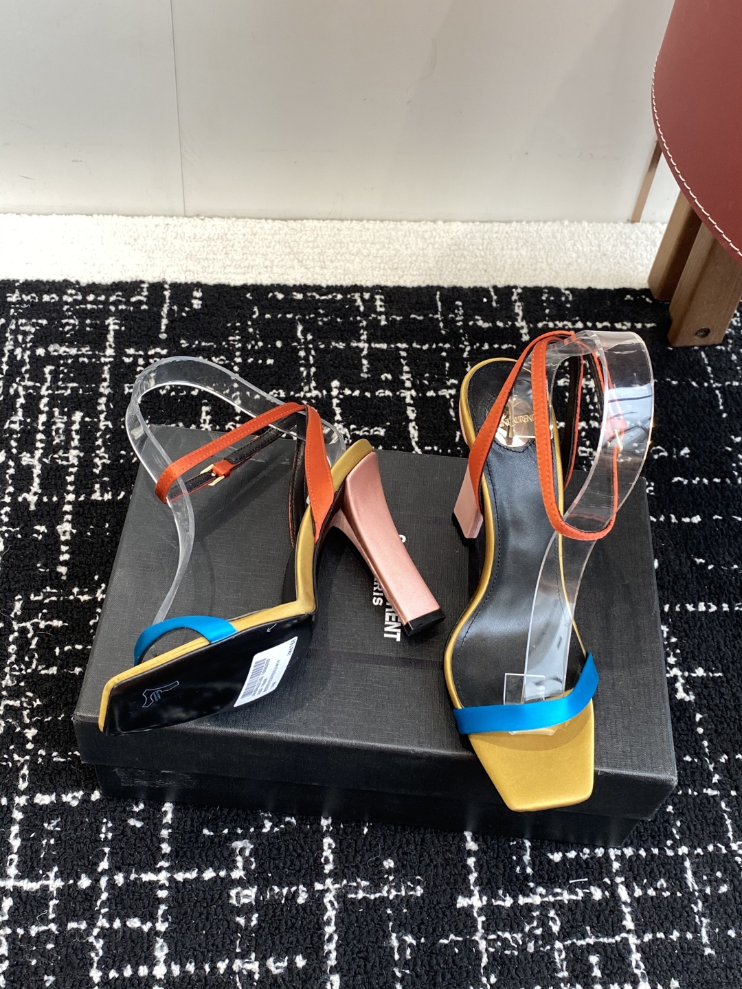 代购级
Saint Laurent / YSL圣罗兰坡跟凉鞋 顶级品质

2025夏季新款 百分百原版复