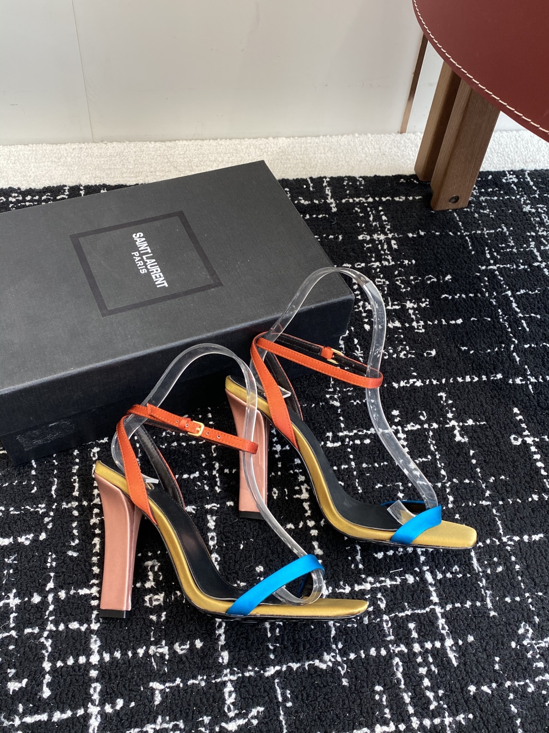 代购级
Saint Laurent / YSL圣罗兰坡跟凉鞋 顶级品质

2025夏季新款 百分百原版复