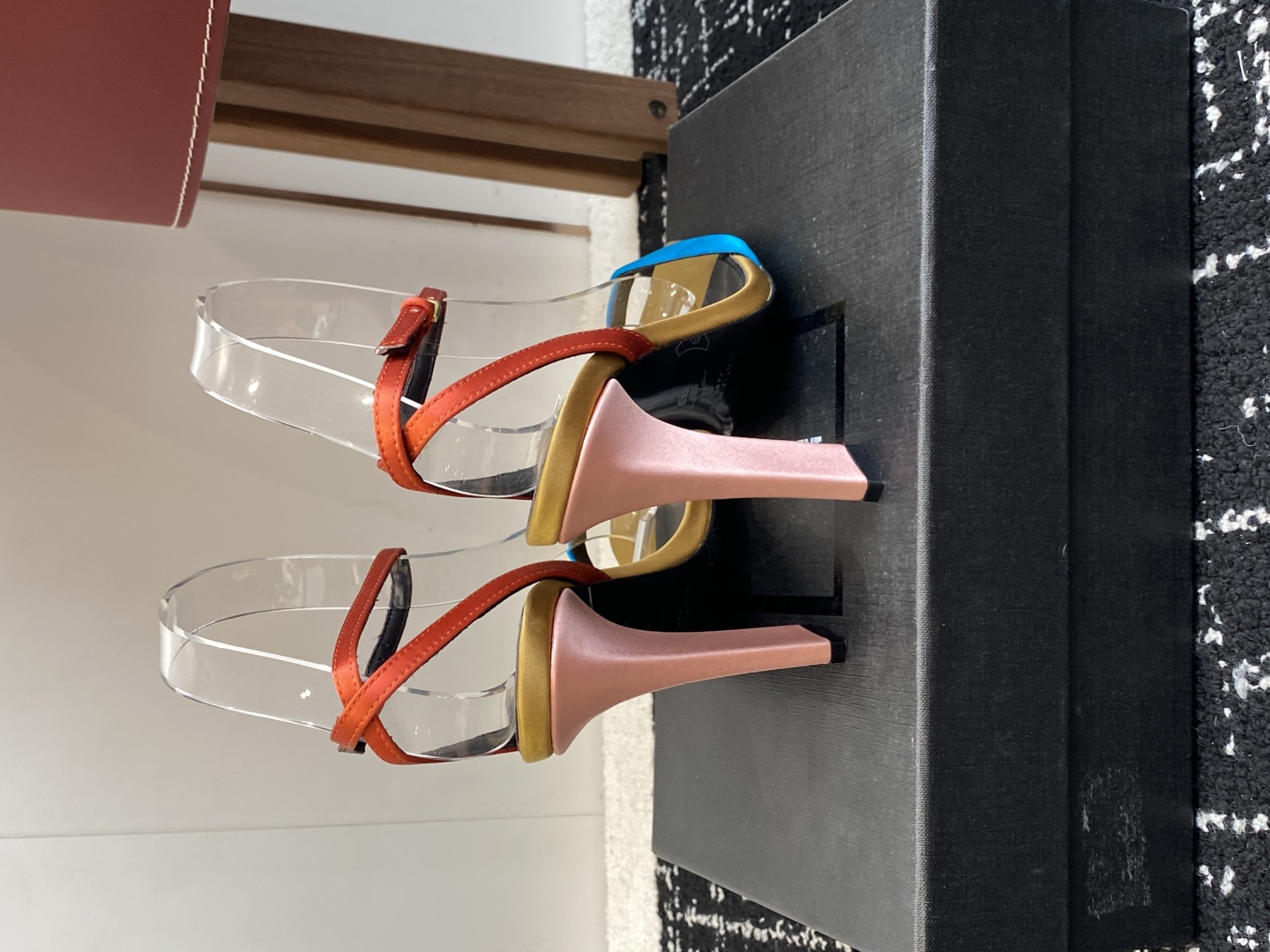 代购级
Saint Laurent / YSL圣罗兰坡跟凉鞋 顶级品质

2025夏季新款 百分百原版复