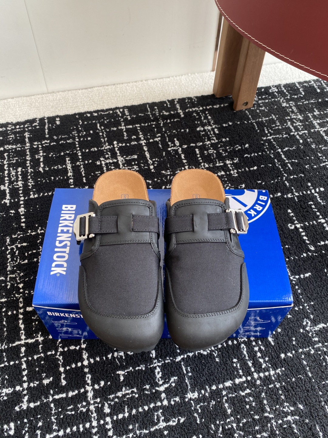 代购级
Birkenstock 25ss 新款勃肯 包头拖 我就心动了

代购找很久才买到货，真的一鞋难