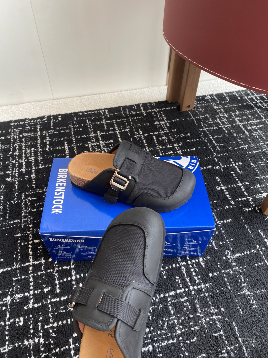 代购级
Birkenstock 25ss 新款勃肯 包头拖 我就心动了

代购找很久才买到货，真的一鞋难
