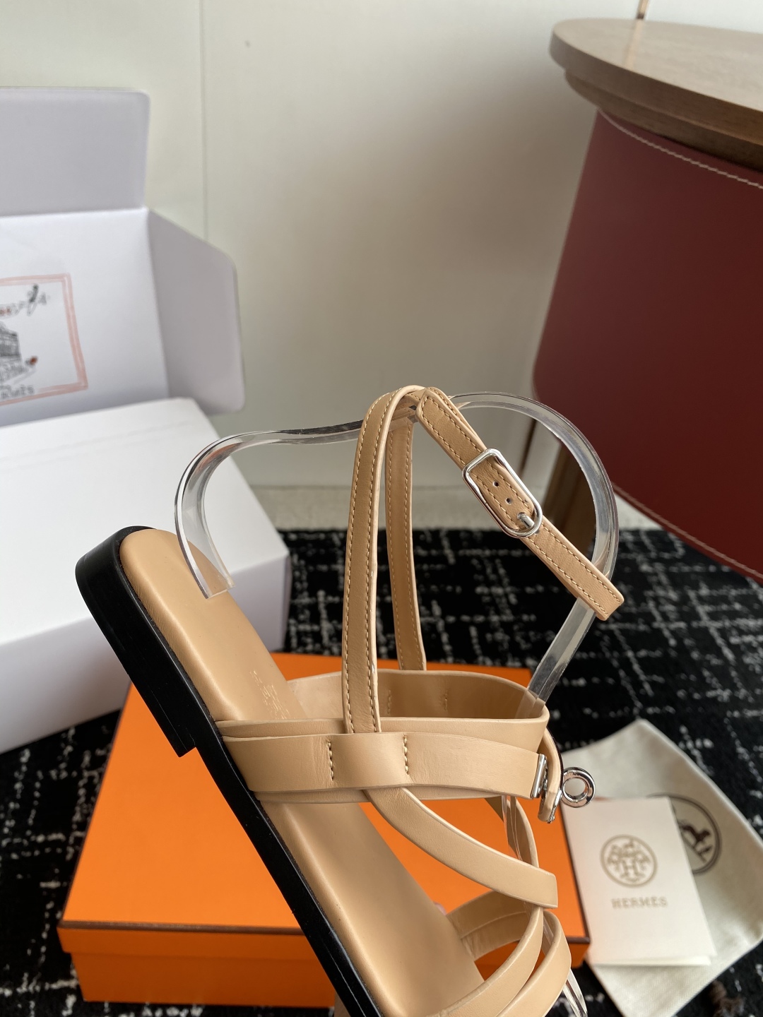 东莞代购级（官网同步✈️盒包装）
Hermes爱马仕 25ss 春夏最新 Kelly 凉鞋经典的版型 
