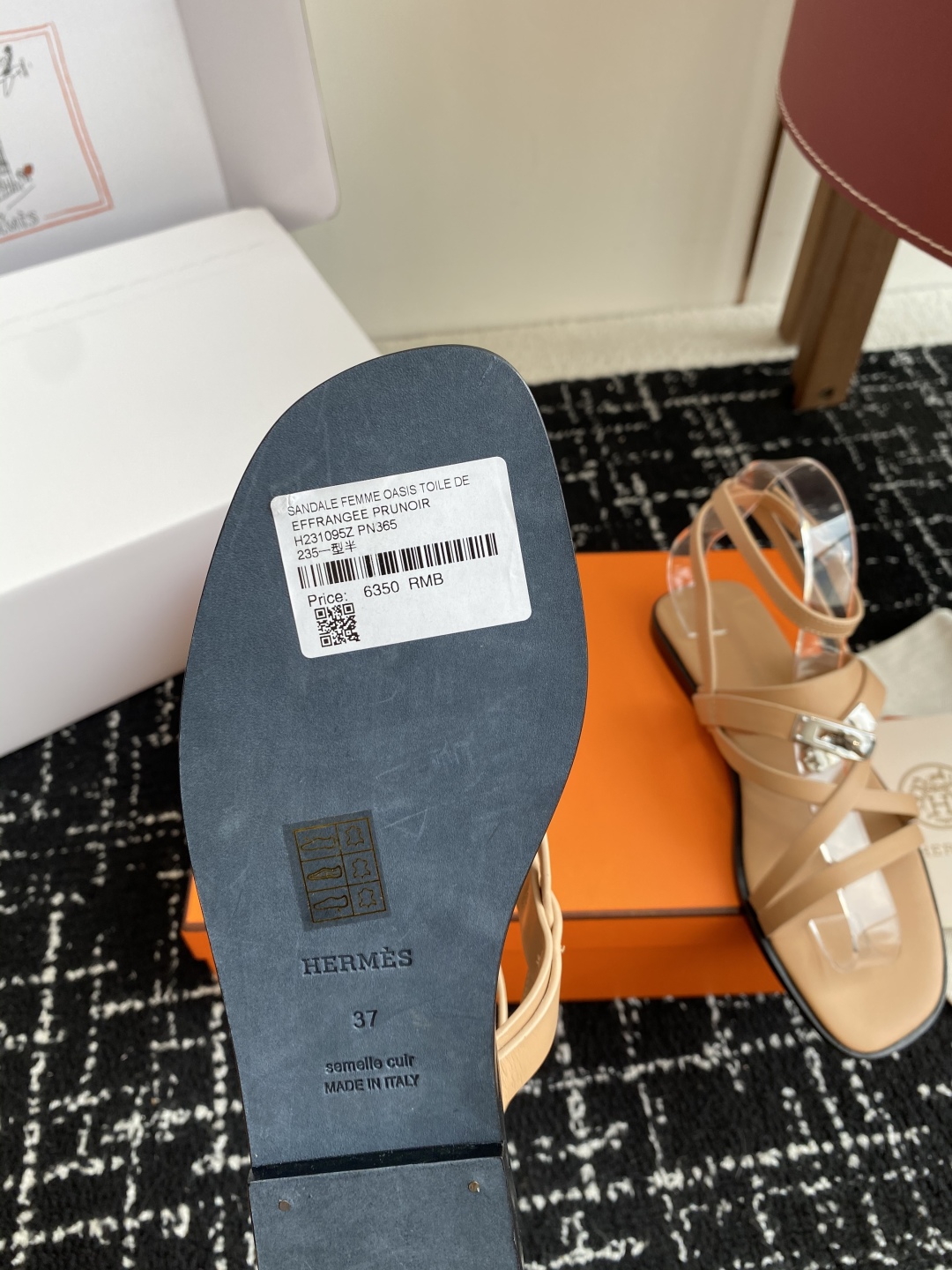 东莞代购级（官网同步✈️盒包装）
Hermes爱马仕 25ss 春夏最新 Kelly 凉鞋经典的版型 

