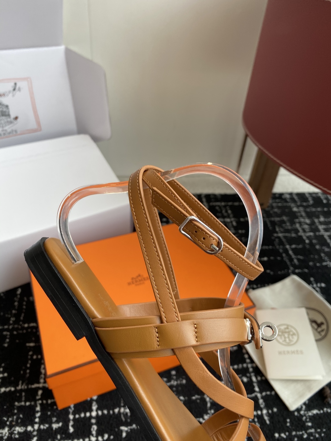 东莞代购级（官网同步✈️盒包装）
Hermes爱马仕 25ss 春夏最新 Kelly 凉鞋经典的版型 

