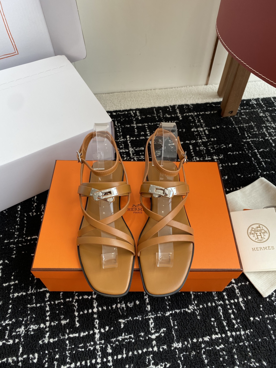 东莞代购级（官网同步✈️盒包装）
Hermes爱马仕 25ss 春夏最新 Kelly 凉鞋经典的版型 
