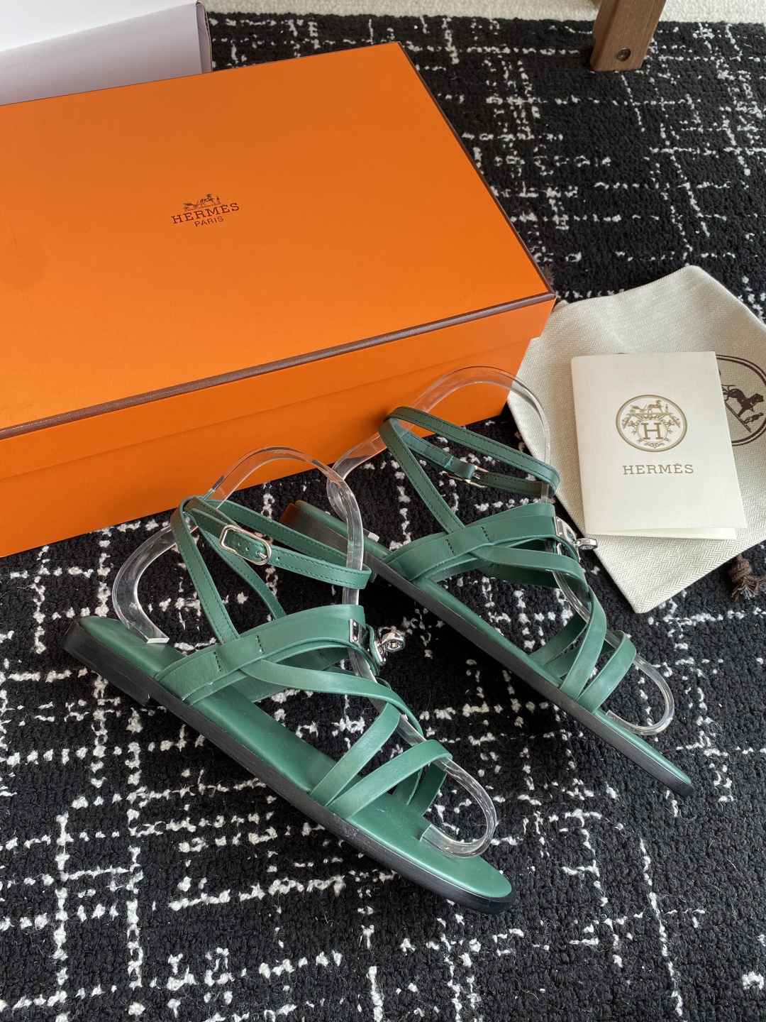 东莞代购级（官网同步✈️盒包装）
Hermes爱马仕 25ss 春夏最新 Kelly 凉鞋经典的版型 
