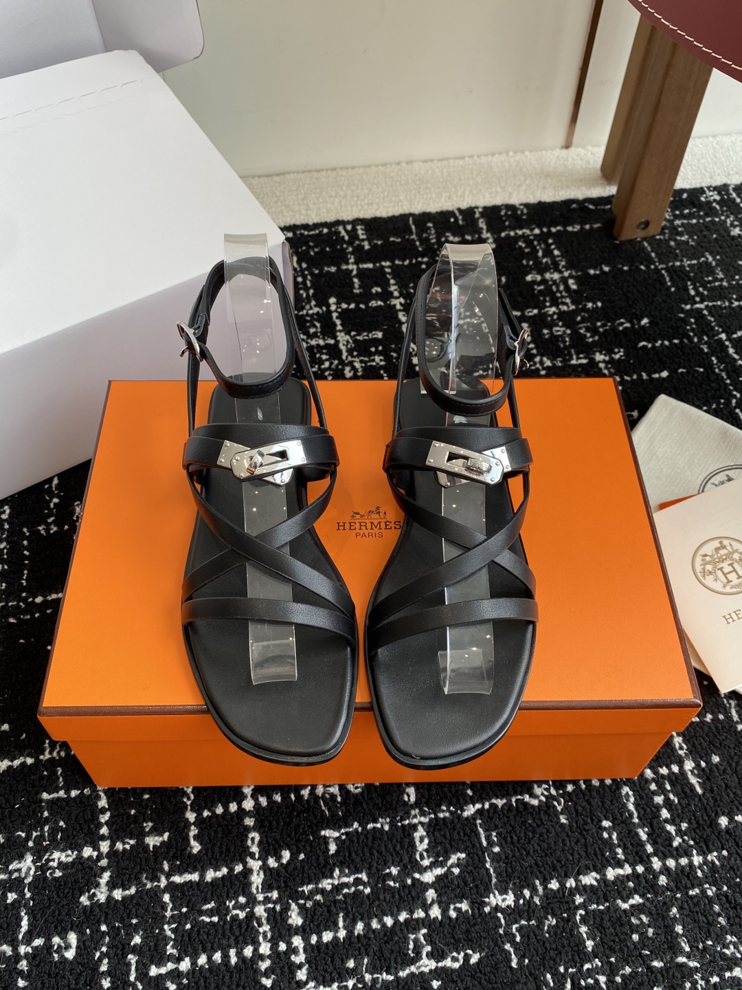 东莞代购级（官网同步✈️盒包装）
Hermes爱马仕 25ss 春夏最新 Kelly 凉鞋经典的版型 
