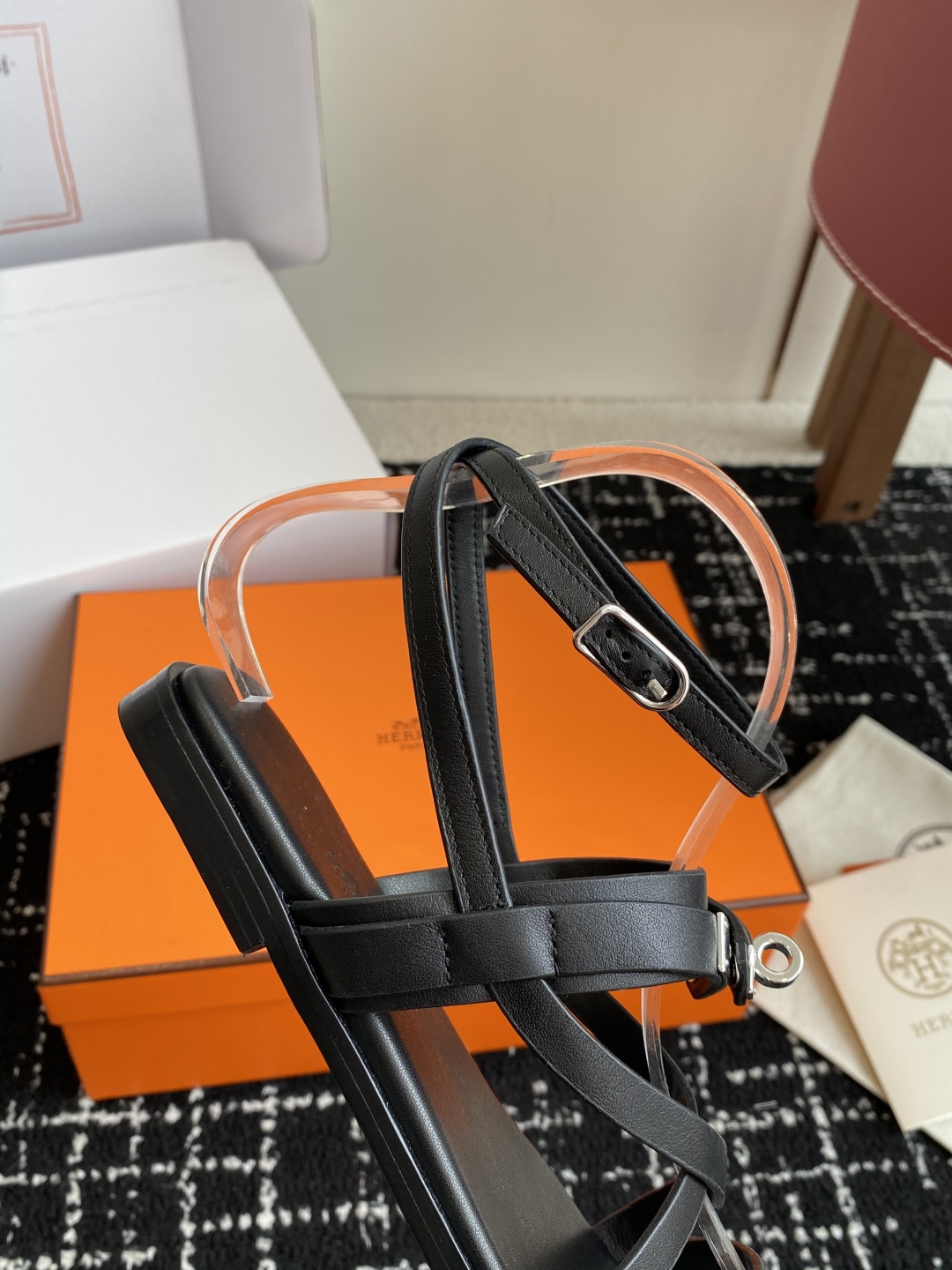 东莞代购级（官网同步✈️盒包装）
Hermes爱马仕 25ss 春夏最新 Kelly 凉鞋经典的版型 
