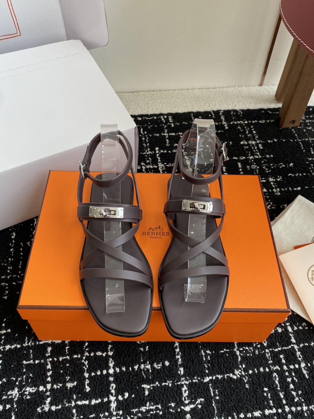 东莞代购级（官网同步✈️盒包装）
Hermes爱马仕 25ss 春夏最新 Kelly 凉鞋经典的版型 
