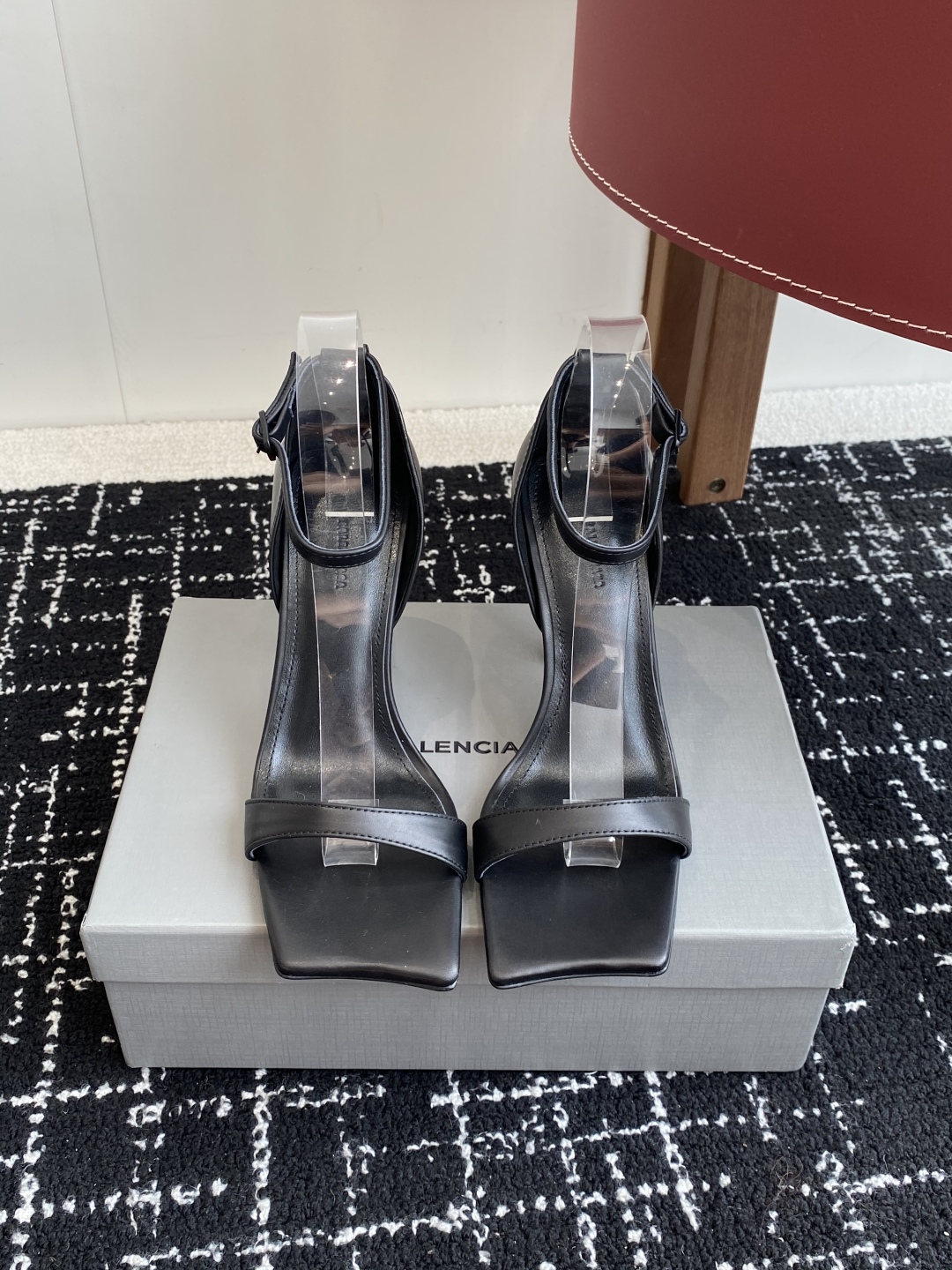 代购级
BALENCIAGA 25ss 方头高跟凉鞋  市场最高版本 绝对原版开发 

英原版购入对照开