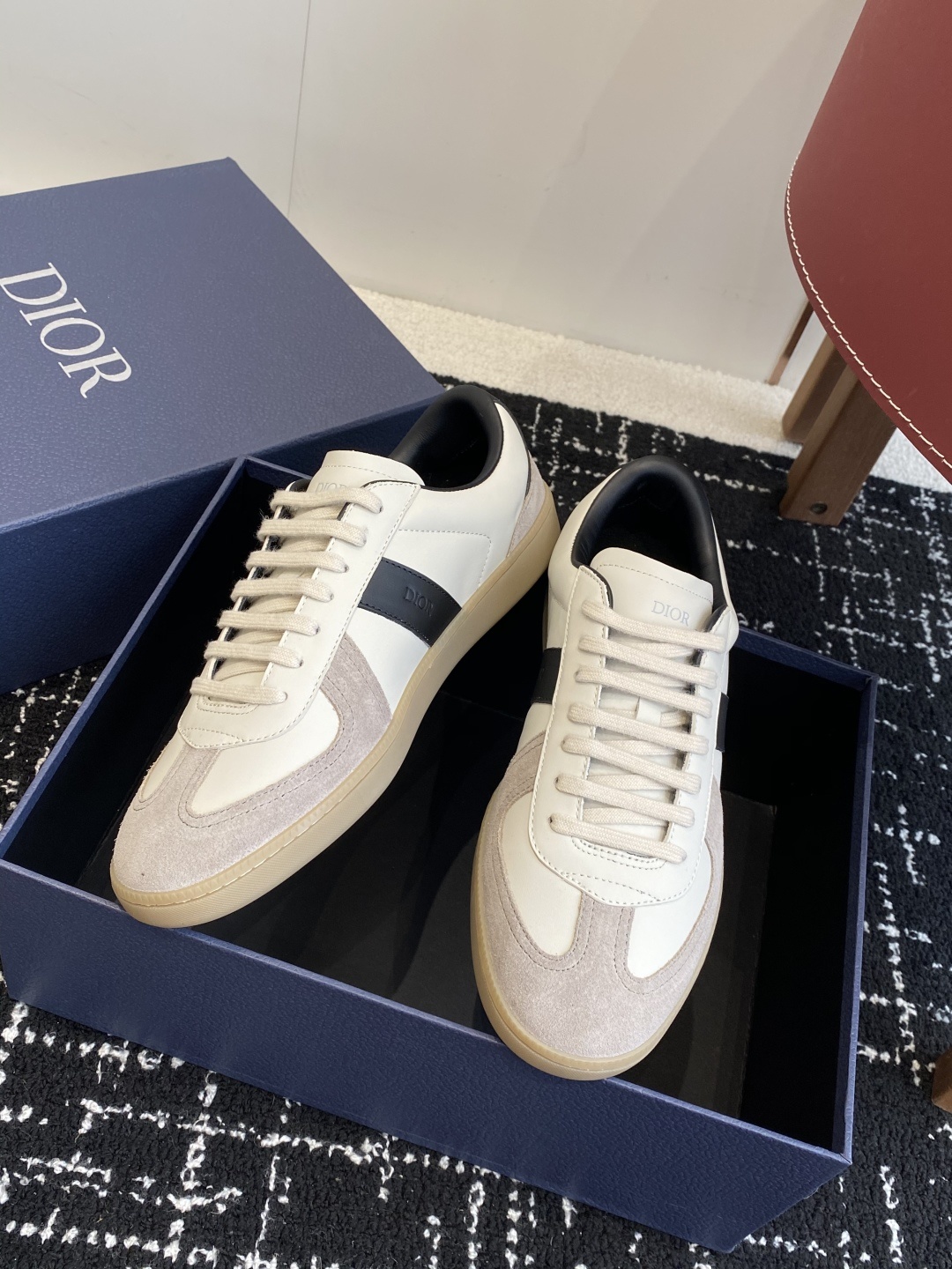 代购级
Dior 25。re-Fall Berlin 01 情侣款 休闲德训鞋
2004年B01初次