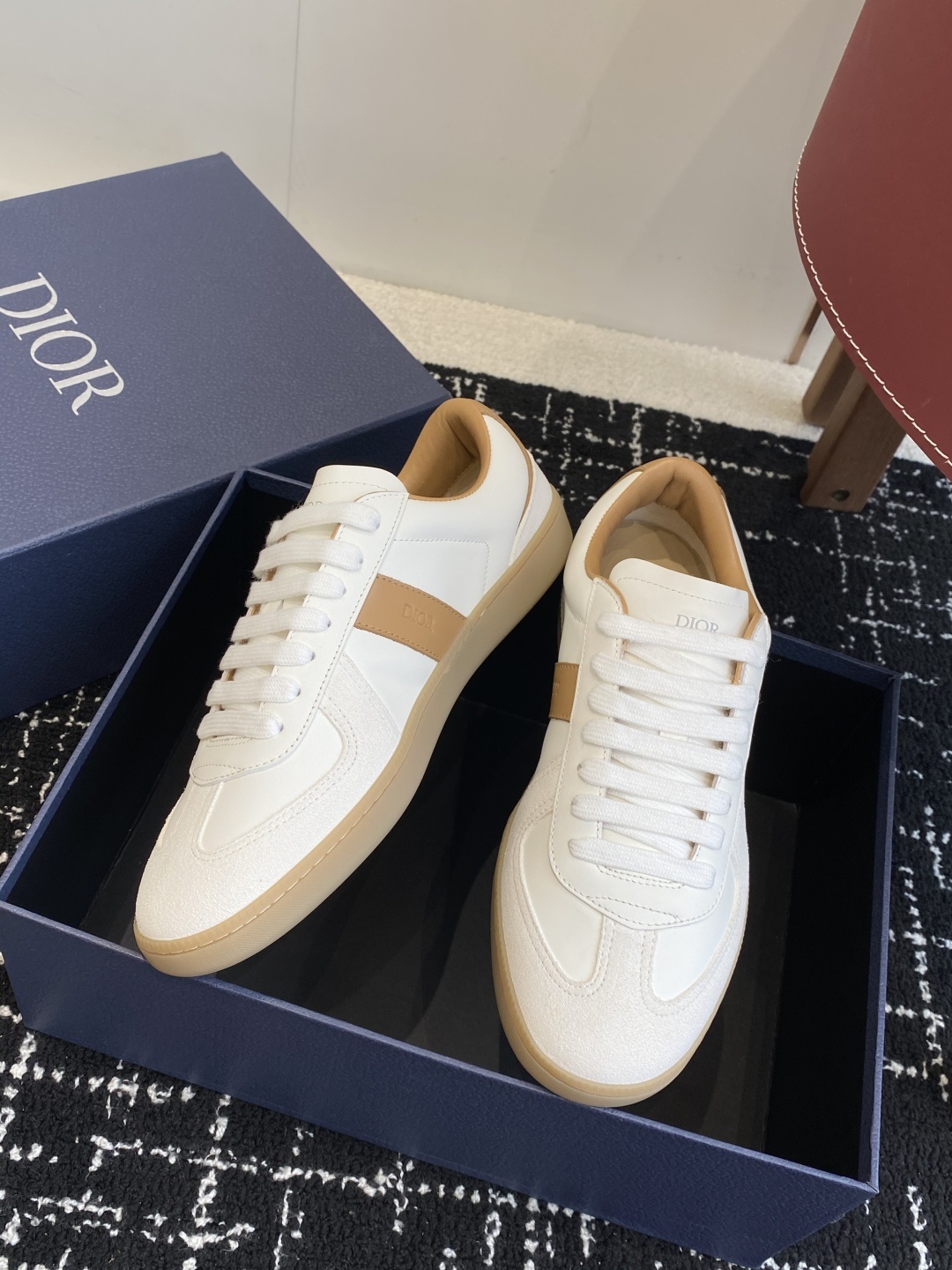 代购级
Dior 25。re-Fall Berlin 01 情侣款 休闲德训鞋
2004年B01初次