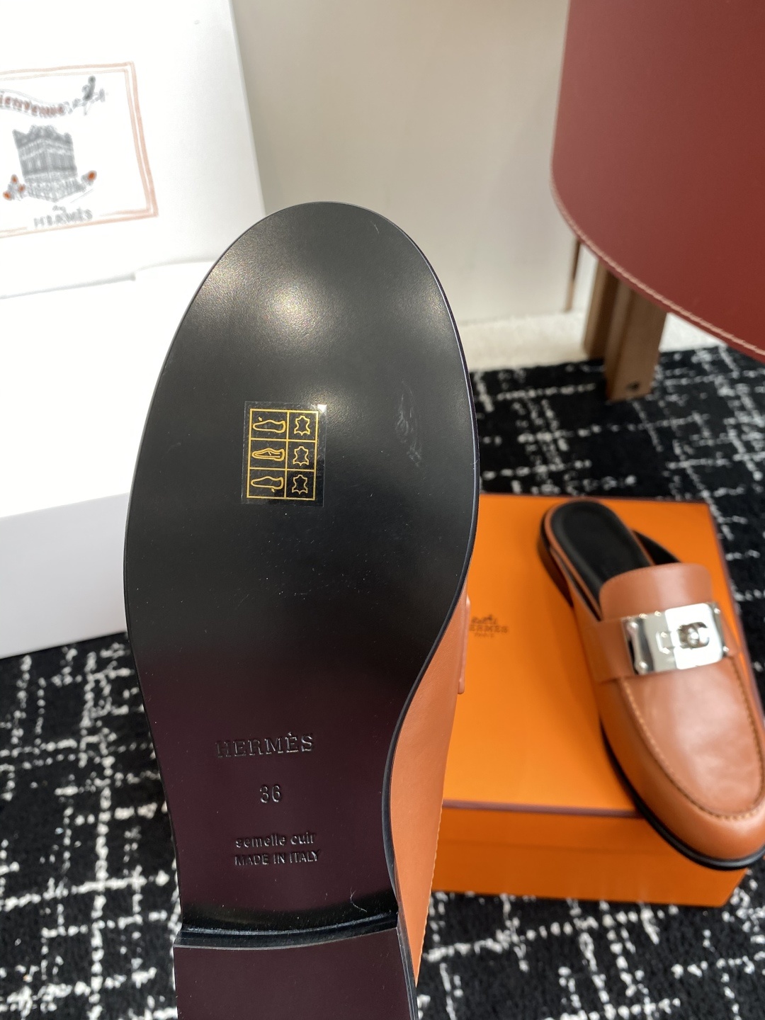 代购级(⚠️✈️飞机盒包装)
Hermes 爱马仕半拖 Kelly 毋庸置疑是奢侈品中的翘楚 每个单品