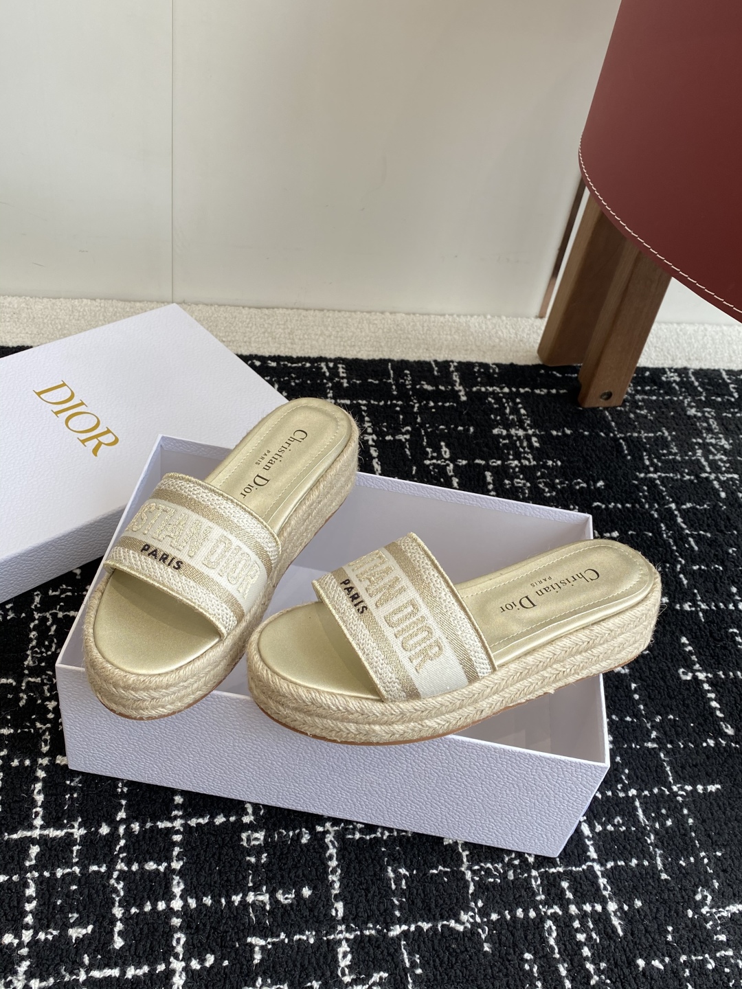 代购级
Dior 迪奥 25ss 春夏新款 IVIETA DWAY 渔夫一字拖鞋 

 CD字母logo