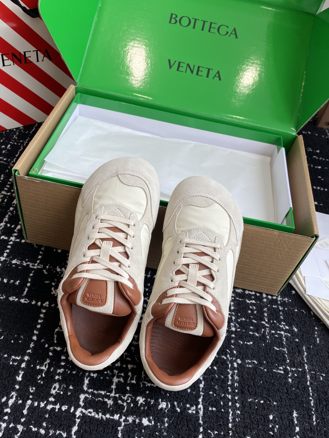代购级（官网同步✈️盒包装）
Bottega Veneta BV葆蝶家 25ss新款 阿甘鞋 德训运动鞋