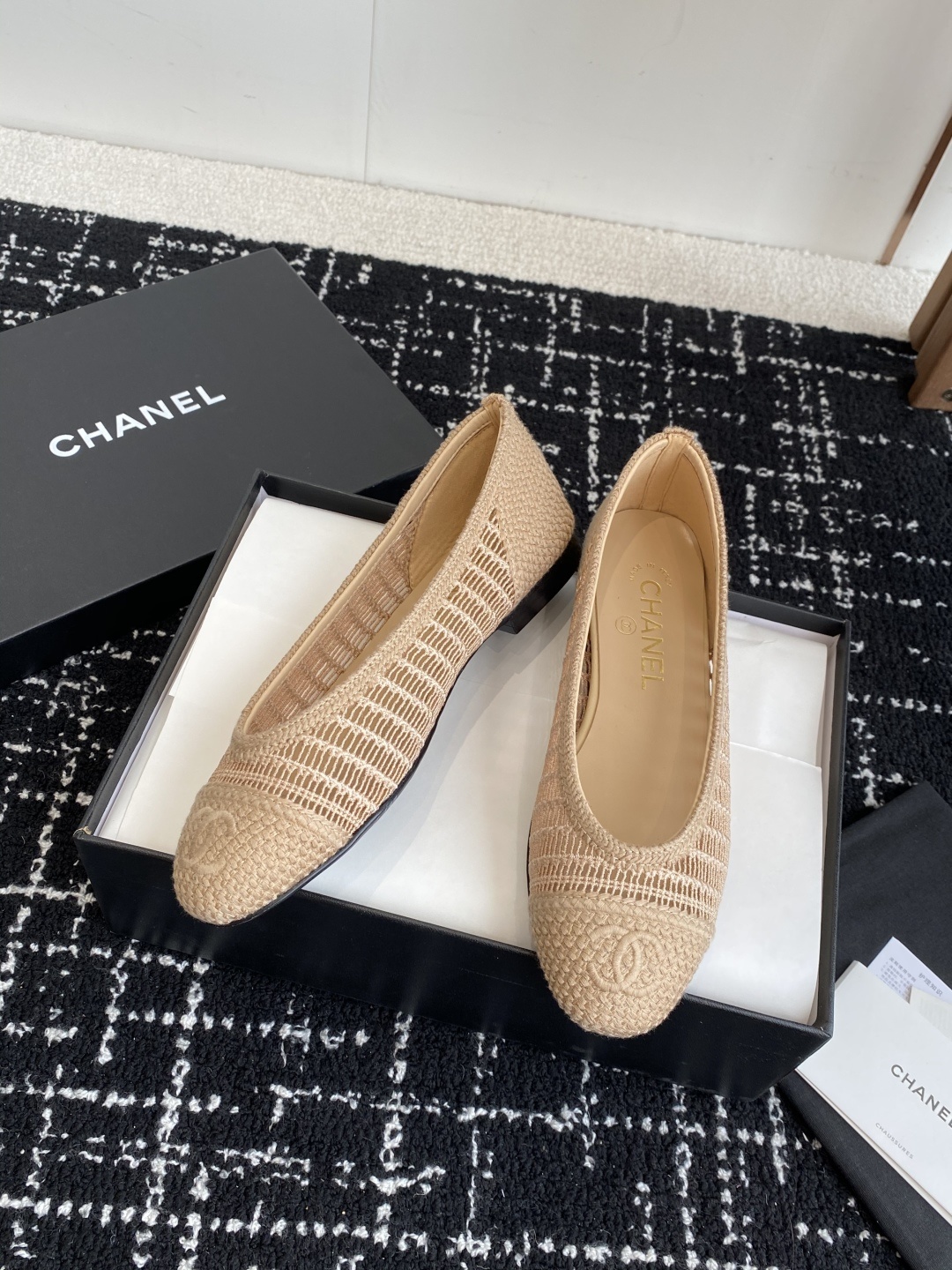 代购级
CHANEL小香 25ss 春夏鞋头 电绣点缀,芭蕾舞鞋 宛如女神脖子上的项链,上脚包裹性非常好