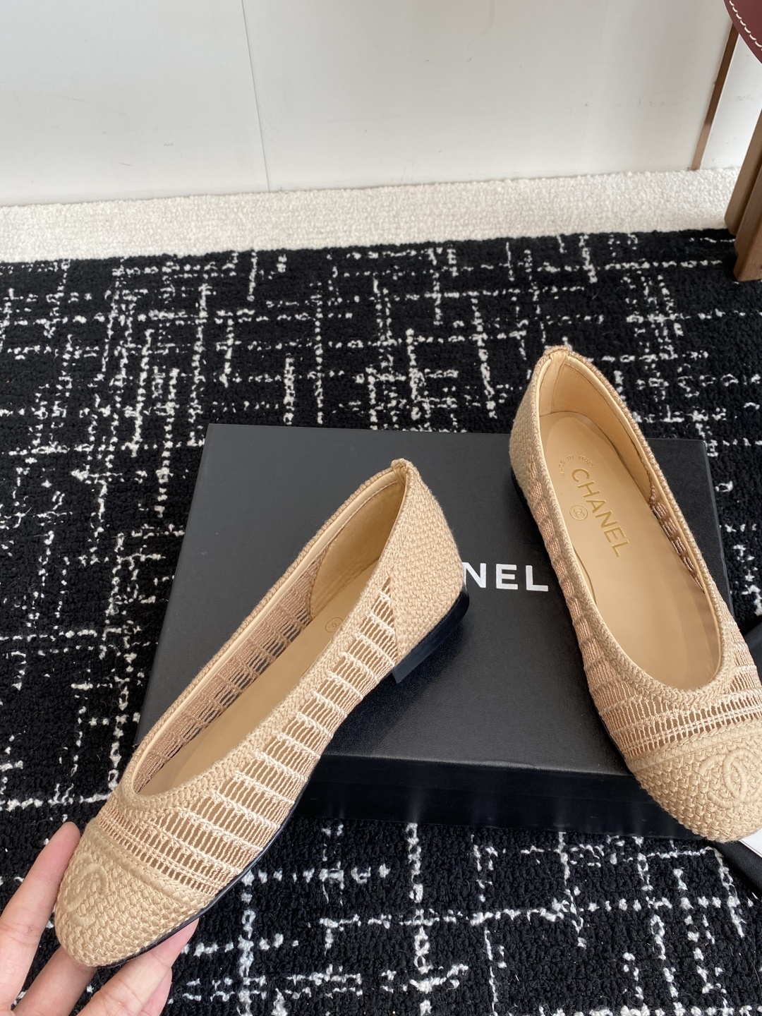 代购级
CHANEL小香 25ss 春夏鞋头 电绣点缀,芭蕾舞鞋 宛如女神脖子上的项链,上脚包裹性非常好