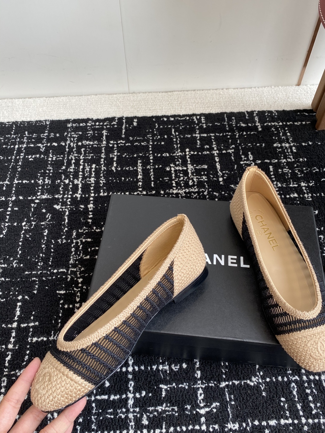 代购级
CHANEL小香 25ss 春夏鞋头 电绣点缀,芭蕾舞鞋 宛如女神脖子上的项链,上脚包裹性非常好