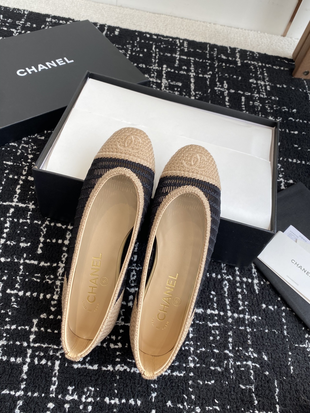 代购级
CHANEL小香 25ss 春夏鞋头 电绣点缀,芭蕾舞鞋 宛如女神脖子上的项链,上脚包裹性非常好