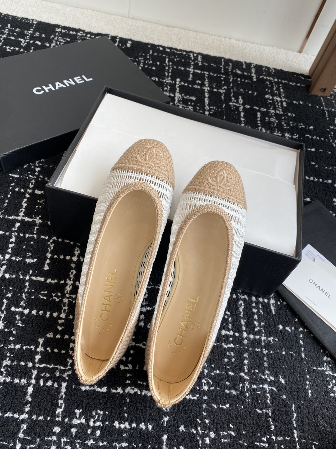 代购级
CHANEL小香 25ss 春夏鞋头 电绣点缀,芭蕾舞鞋 宛如女神脖子上的项链,上脚包裹性非常好