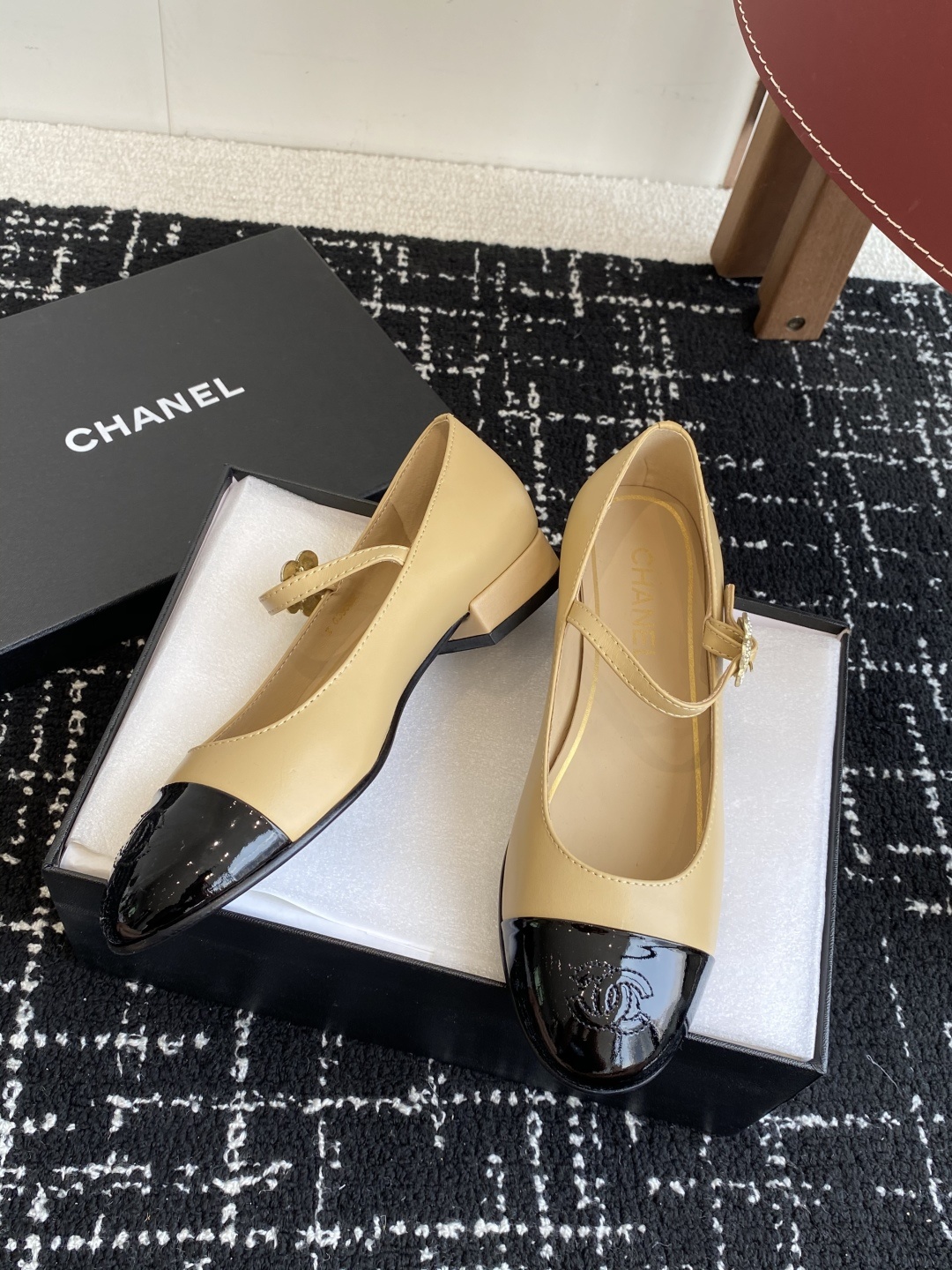 代购级
CHANEL小香 25ss 春夏鞋头电绣双C logo点缀,玛丽珍 粗跟单鞋 宛如女神脖子上的项