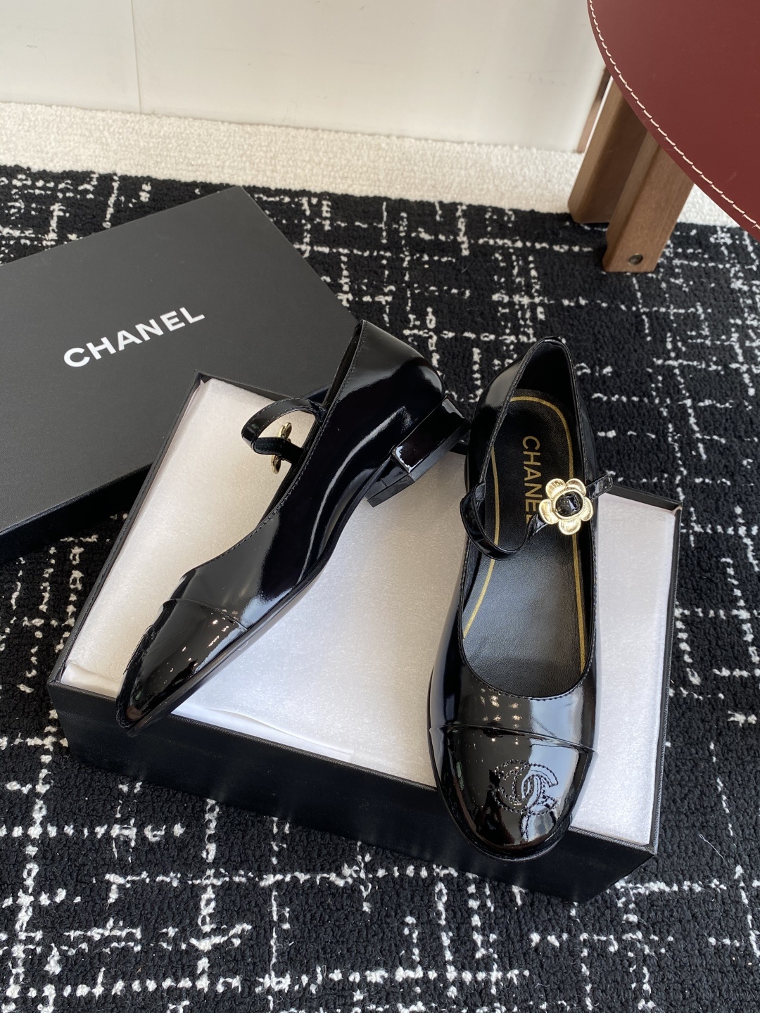 代购级
CHANEL小香 25ss 春夏鞋头电绣双C logo点缀,玛丽珍 粗跟单鞋 宛如女神脖子上的项