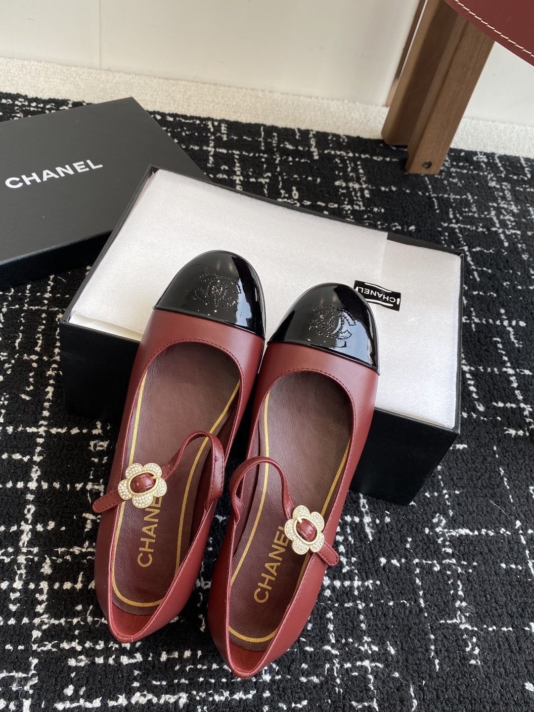 代购级
CHANEL小香 25ss 春夏鞋头电绣双C logo点缀,玛丽珍 粗跟单鞋 宛如女神脖子上的项