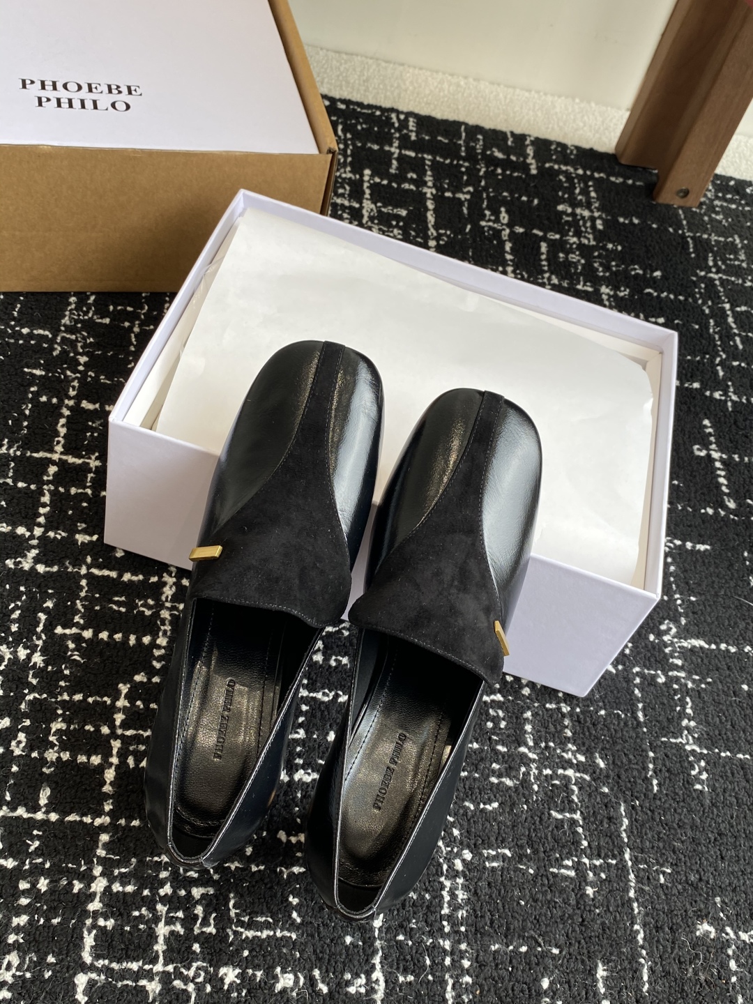 代购级
PHOEBE PHILO 25ss独家发售 双缝线方头玛丽珍单鞋

整体油蜡皮的质感简直不要太爱
