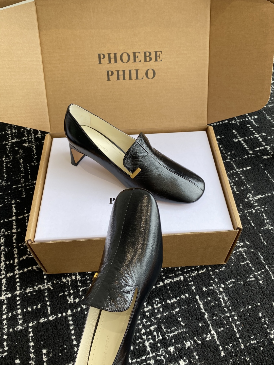 代购级
PHOEBE PHILO 25ss独家发售 双缝线方头玛丽珍单鞋

整体油蜡皮的质感简直不要太爱