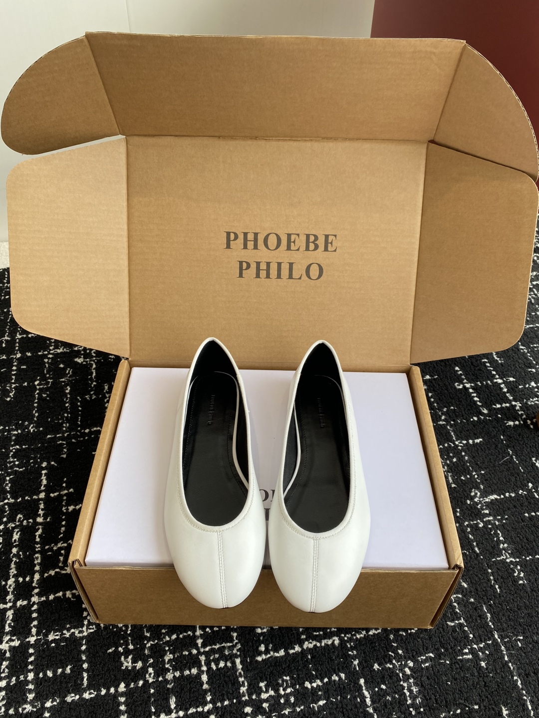 代购级
PHOEBE PHILO 25ss独家发售 鞋头缝线 圆头 芭蕾舞 单鞋

整体绵羊皮 的质感简