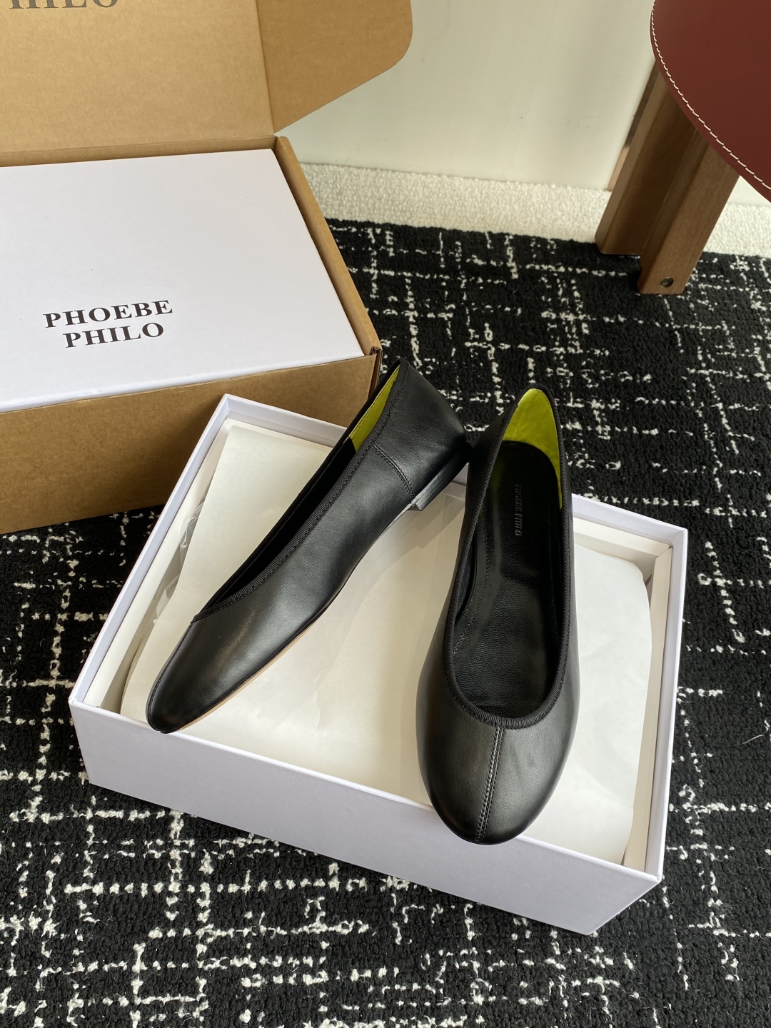 代购级
PHOEBE PHILO 25ss独家发售 鞋头缝线 圆头 芭蕾舞 单鞋

整体绵羊皮 的质感简