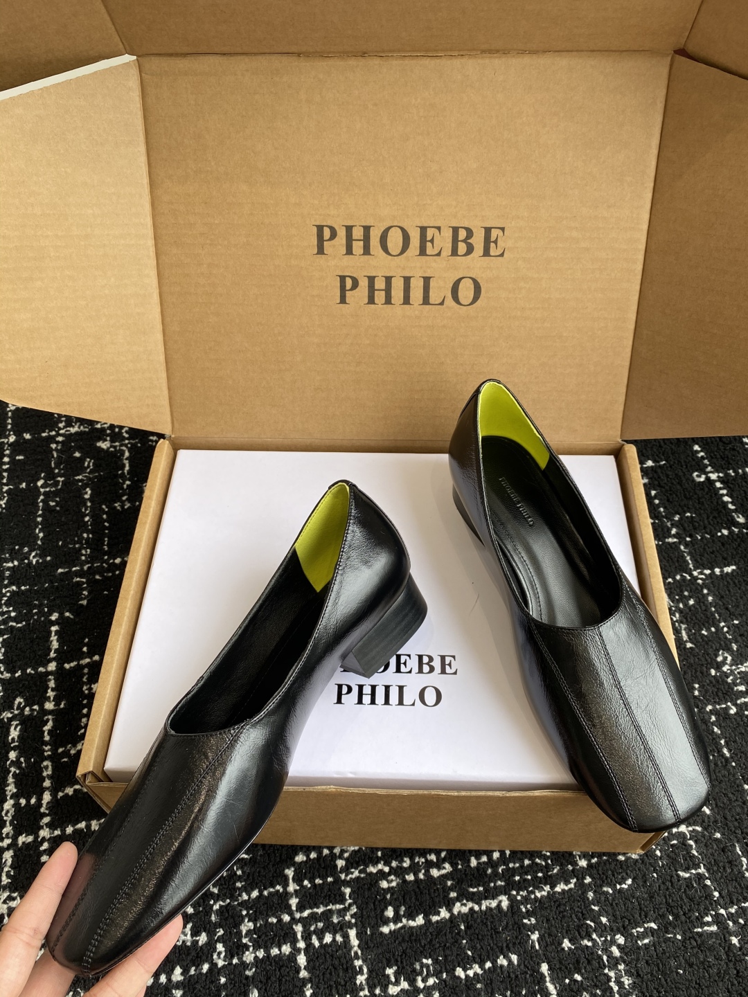 代购级
PHOEBE PHILO 25ss独家发售 鞋头缝线 圆头 芭蕾舞 单鞋

整体绵羊皮 的质感简