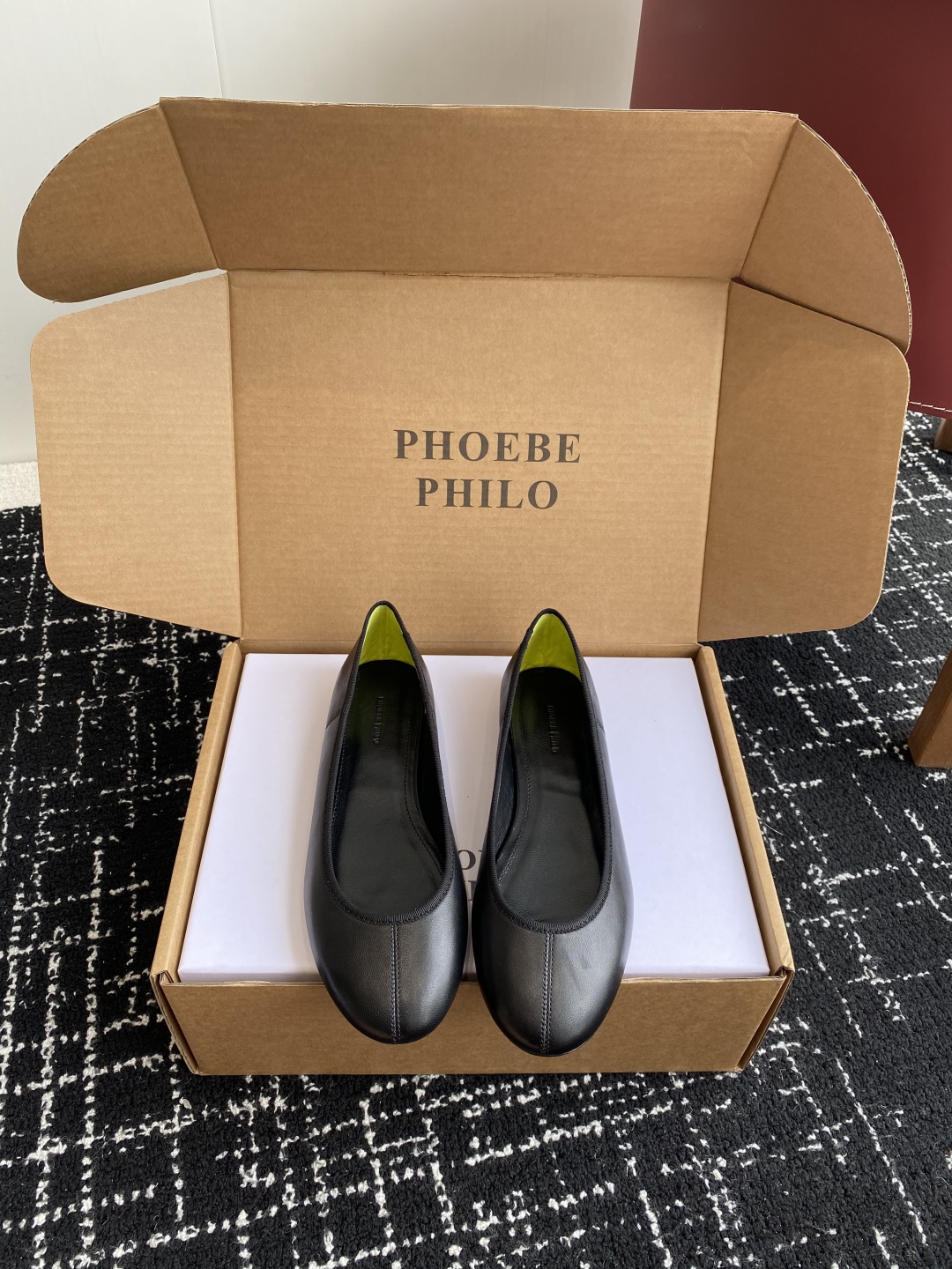 代购级
PHOEBE PHILO 25ss独家发售 鞋头缝线 圆头 芭蕾舞 单鞋

整体绵羊皮 的质感简