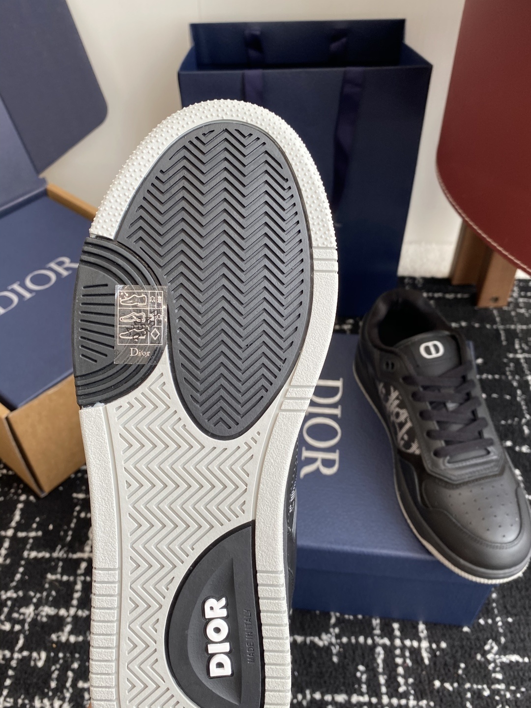 东莞代购级(官网同步✈️盒包装)
Dior 25全新升级 情侣高帮B27休闲运动鞋
这款 B27 高帮