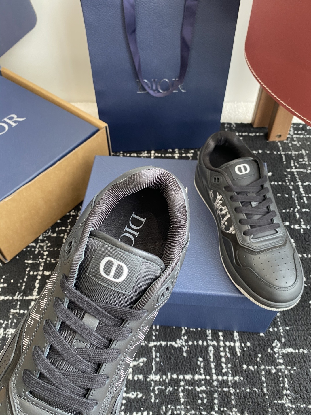 东莞代购级(官网同步✈️盒包装)
Dior 25全新升级 情侣高帮B27休闲运动鞋
这款 B27 高帮