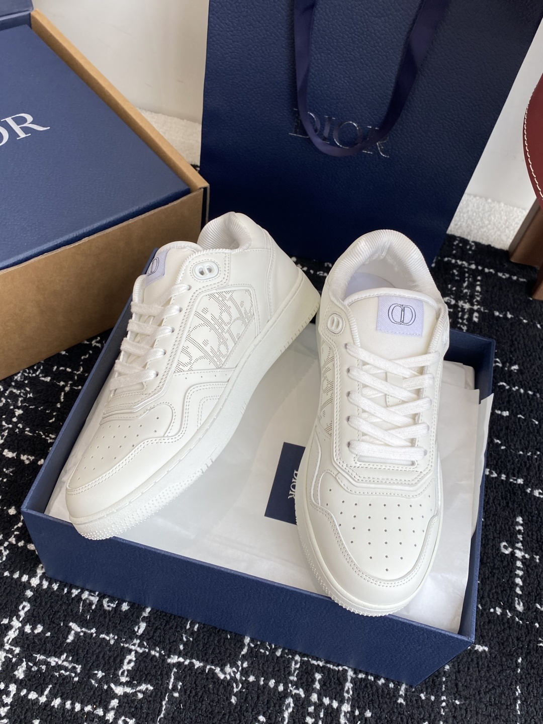 东莞代购级(官网同步✈️盒包装)
Dior 25全新升级 情侣高帮B27休闲运动鞋
这款 B27 高帮
