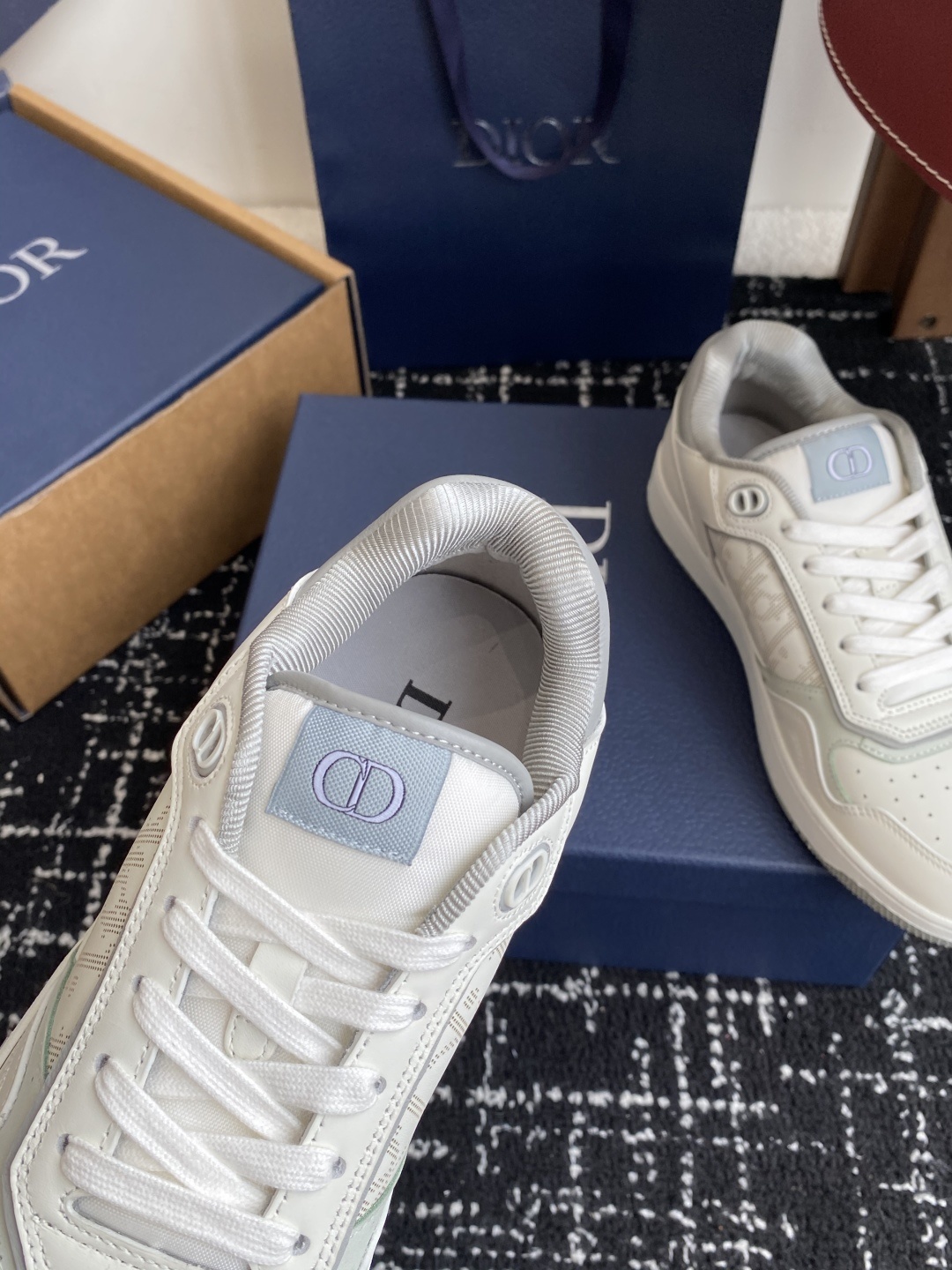 东莞代购级(官网同步✈️盒包装)
Dior 25全新升级 情侣高帮B27休闲运动鞋
这款 B27 高帮