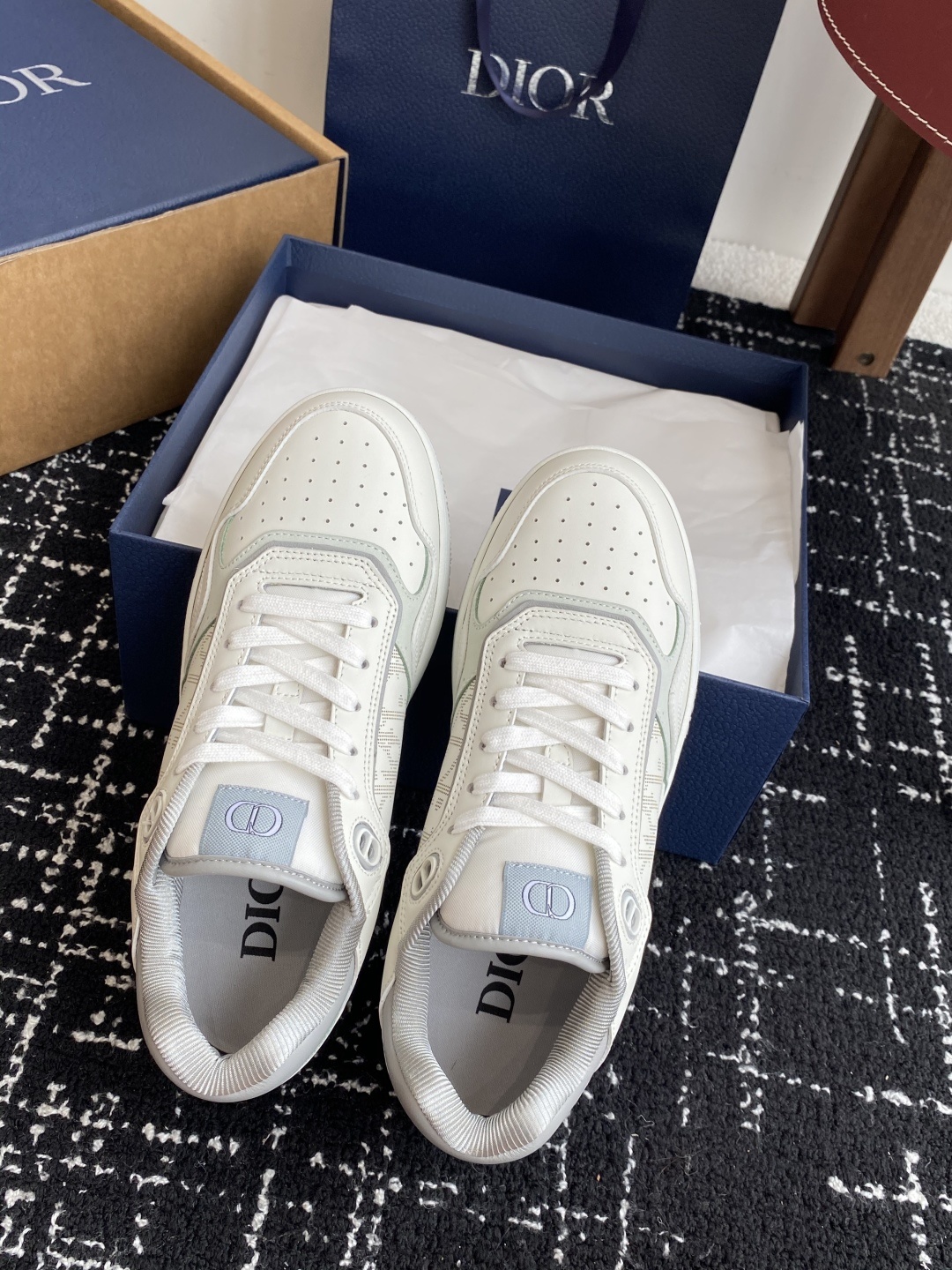 东莞代购级(官网同步✈️盒包装)
Dior 25全新升级 情侣高帮B27休闲运动鞋
这款 B27 高帮