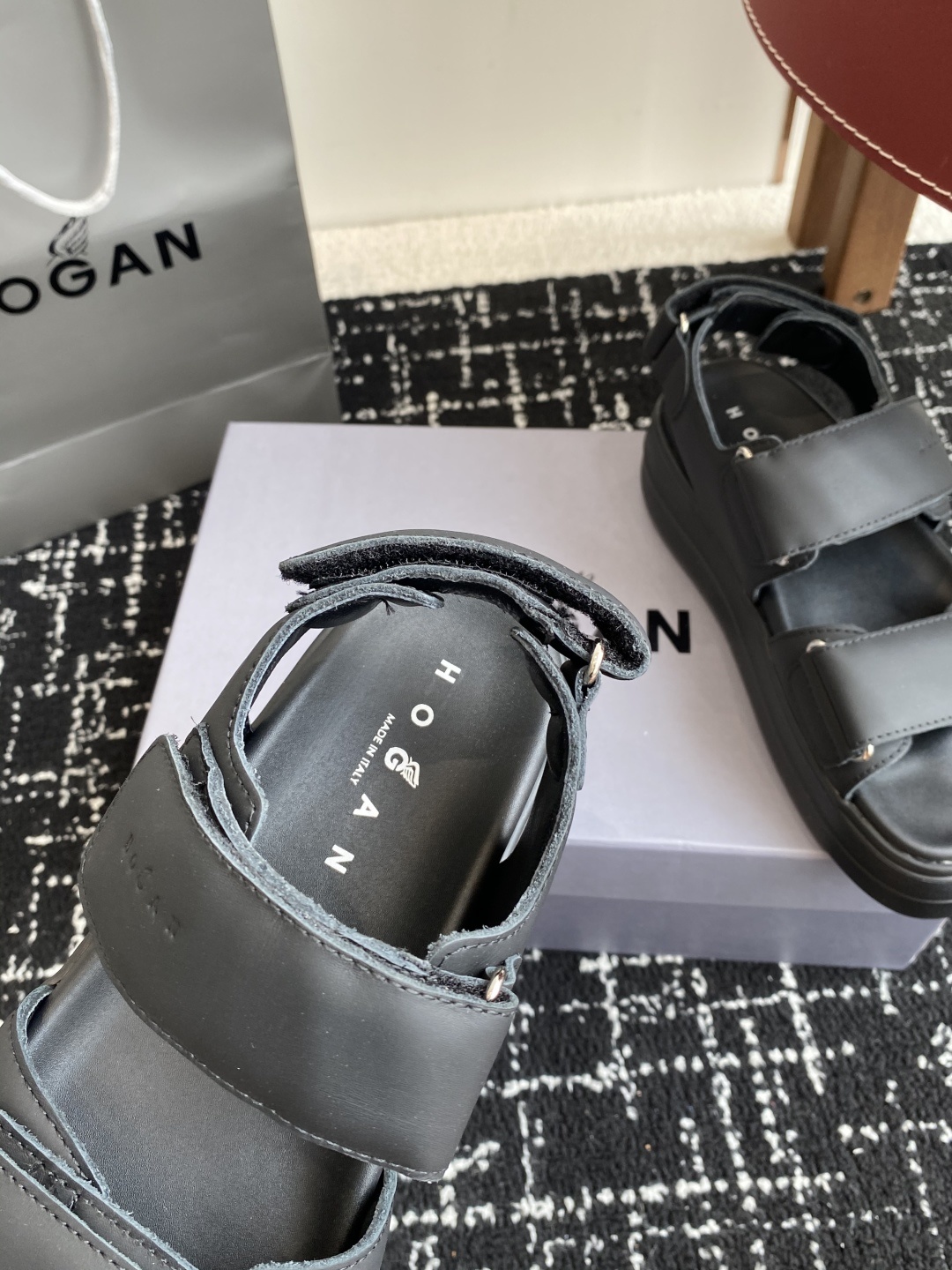 代购级
Hogan Skyscraper凉鞋 | 云端漫步,意式极简美学,悬浮设计,轻盈如履云端