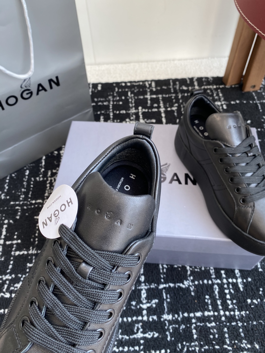 代购级
HOGAN H681系列 小白鞋休闲时尚运动鞋

小红书好物分享；实在是太美太好穿太舒服太百搭啦