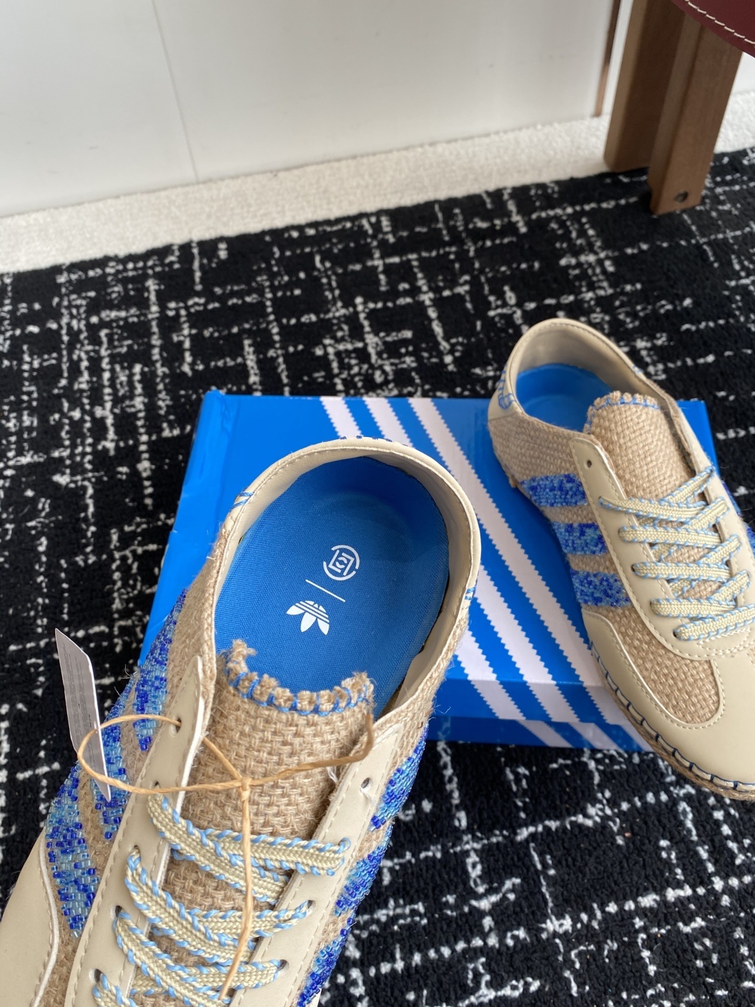 代购级
CLOT x Adidas Gazelle 亚麻卡其色男女低帮复古休闲板鞋火爆上市 走过路过的千