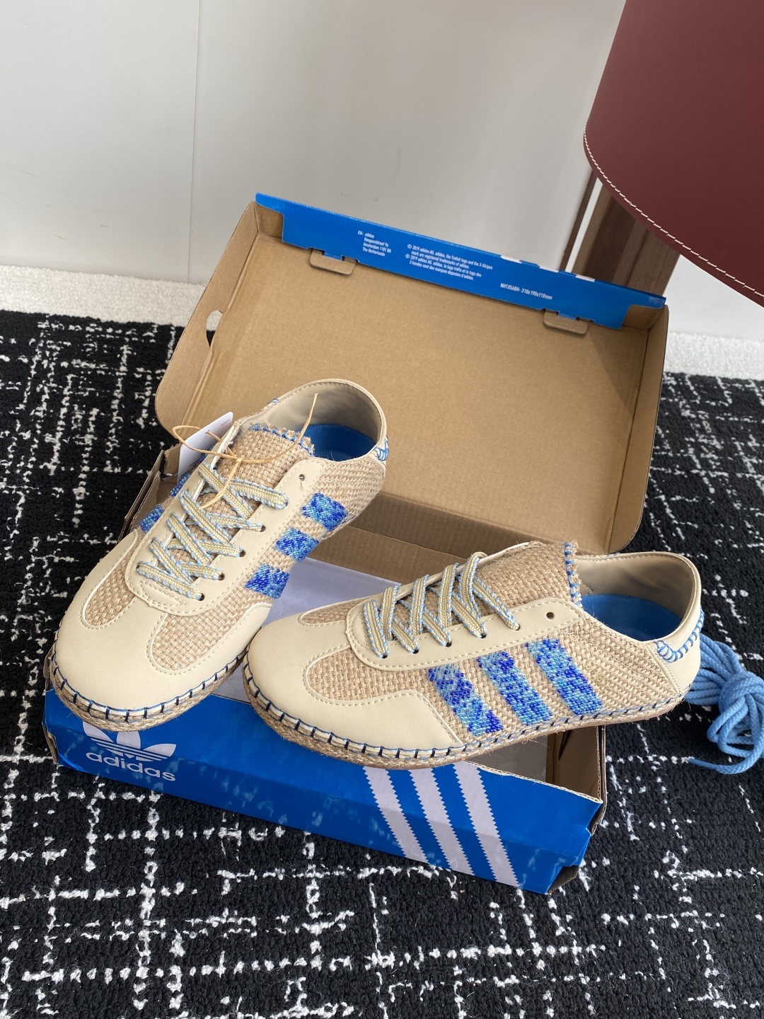 代购级
CLOT x Adidas Gazelle 亚麻卡其色男女低帮复古休闲板鞋火爆上市 走过路过的千