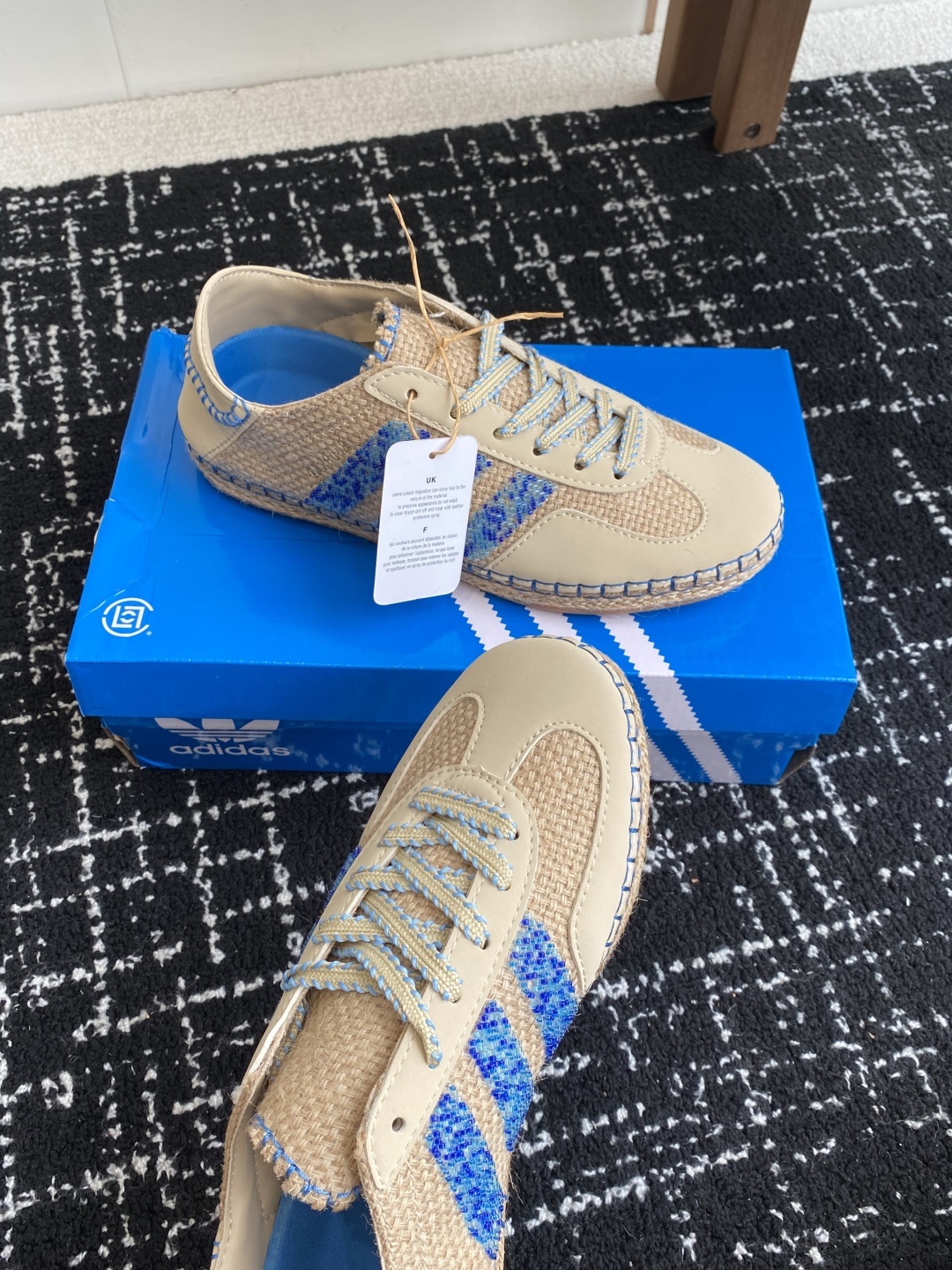 代购级
CLOT x Adidas Gazelle 亚麻卡其色男女低帮复古休闲板鞋火爆上市 走过路过的千