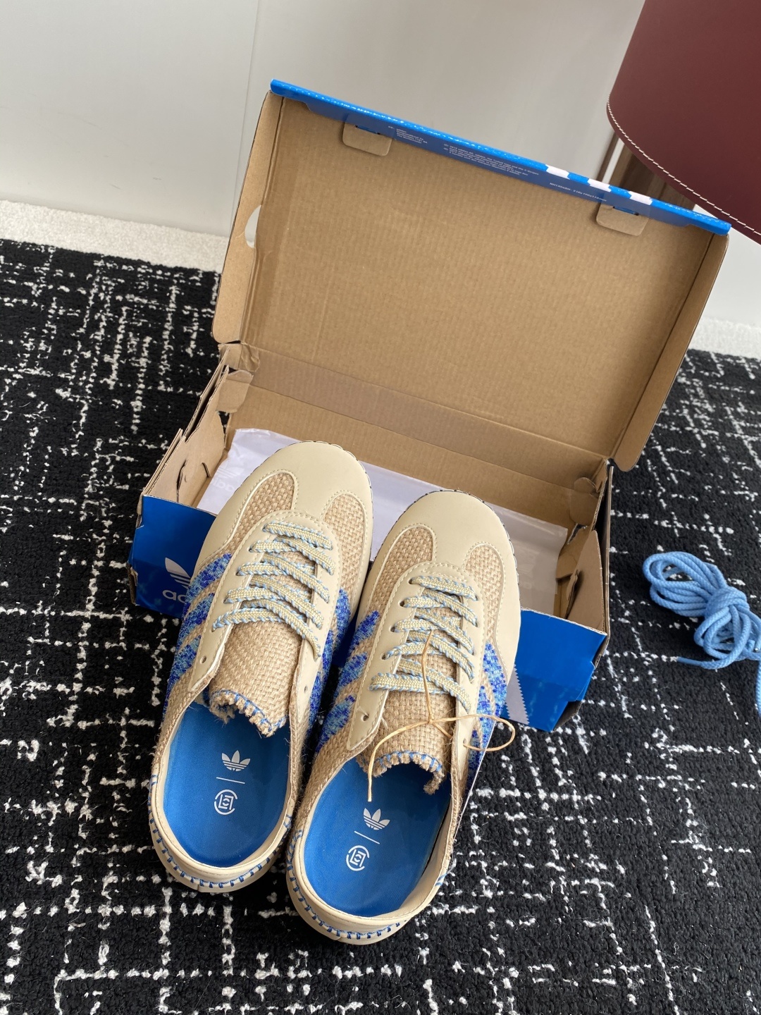 代购级
CLOT x Adidas Gazelle 亚麻卡其色男女低帮复古休闲板鞋火爆上市 走过路过的千