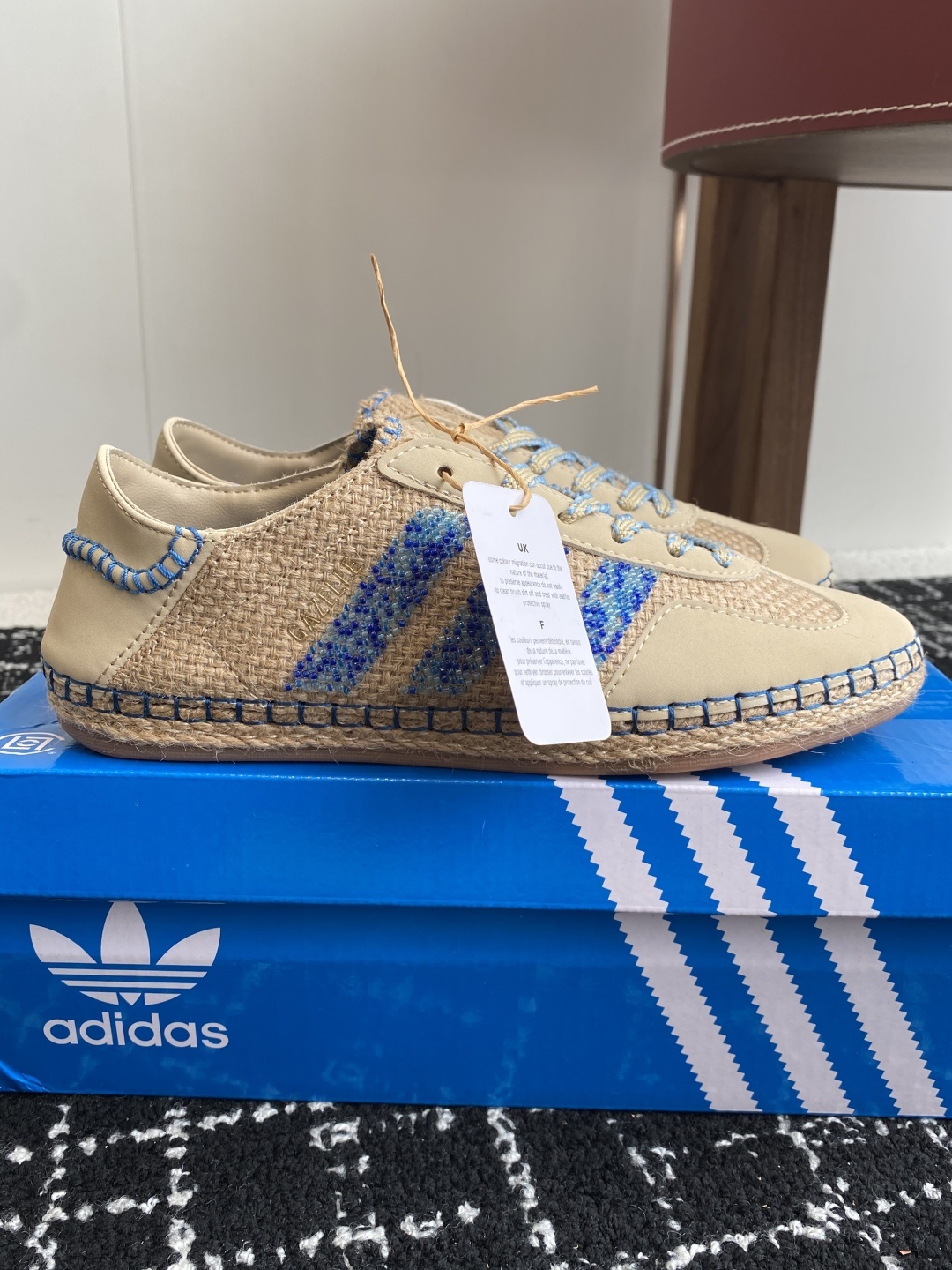 代购级
CLOT x Adidas Gazelle 亚麻卡其色男女低帮复古休闲板鞋火爆上市 走过路过的千