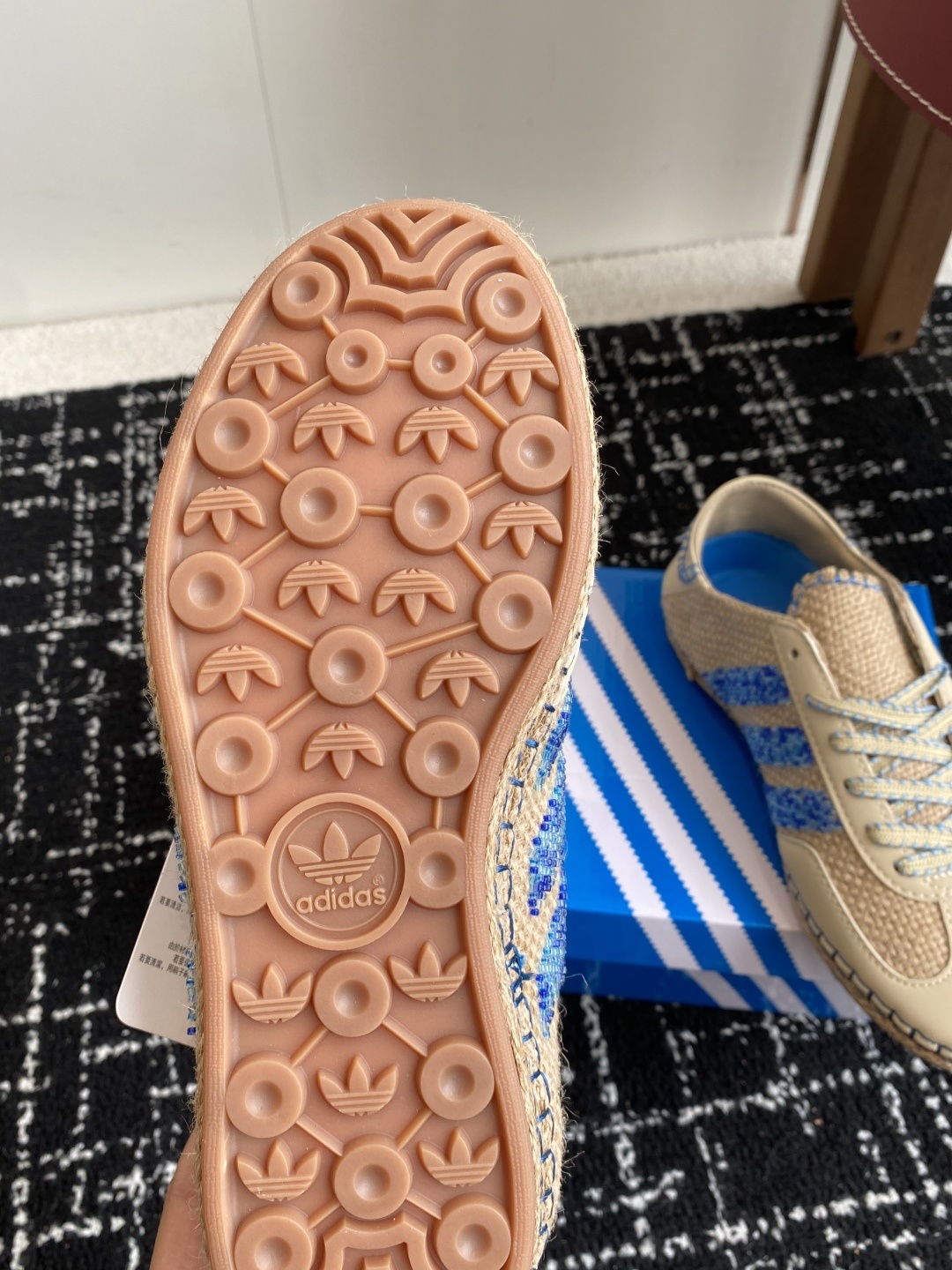 代购级
CLOT x Adidas Gazelle 亚麻卡其色男女低帮复古休闲板鞋火爆上市 走过路过的千