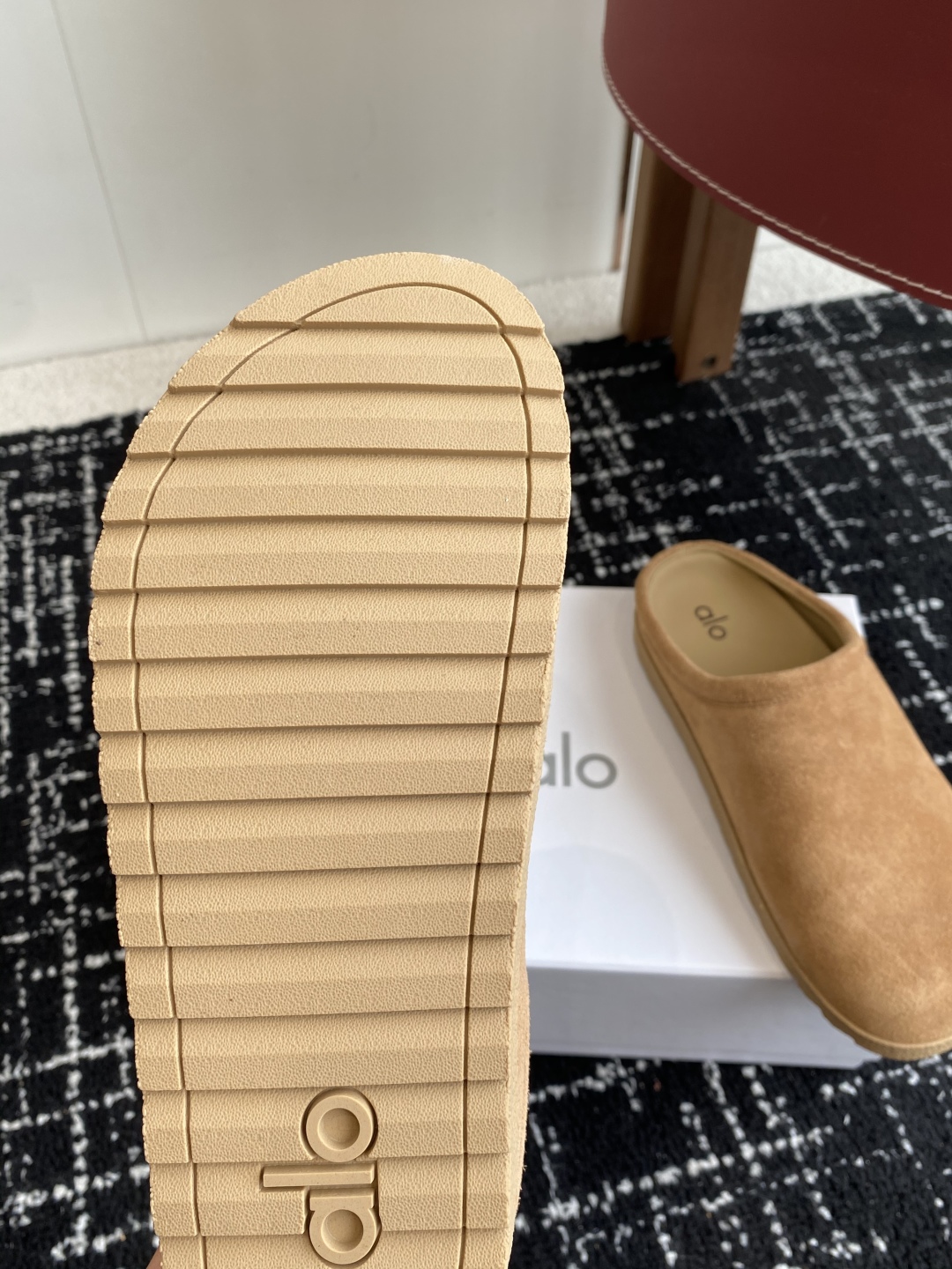 代购级
alo 25ss 春夏季新款勃肯 包头拖 一看到我就心动了

代购找很久才买到货，真的一鞋难求，