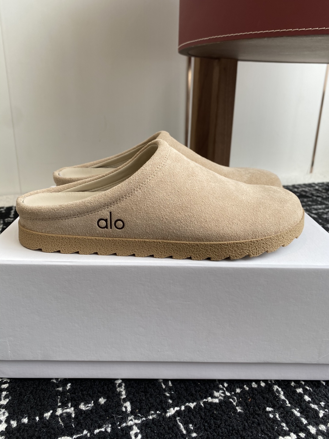 代购级
alo 25ss 春夏季新款勃肯 包头拖 一看到我就心动了

代购找很久才买到货，真的一鞋难求，