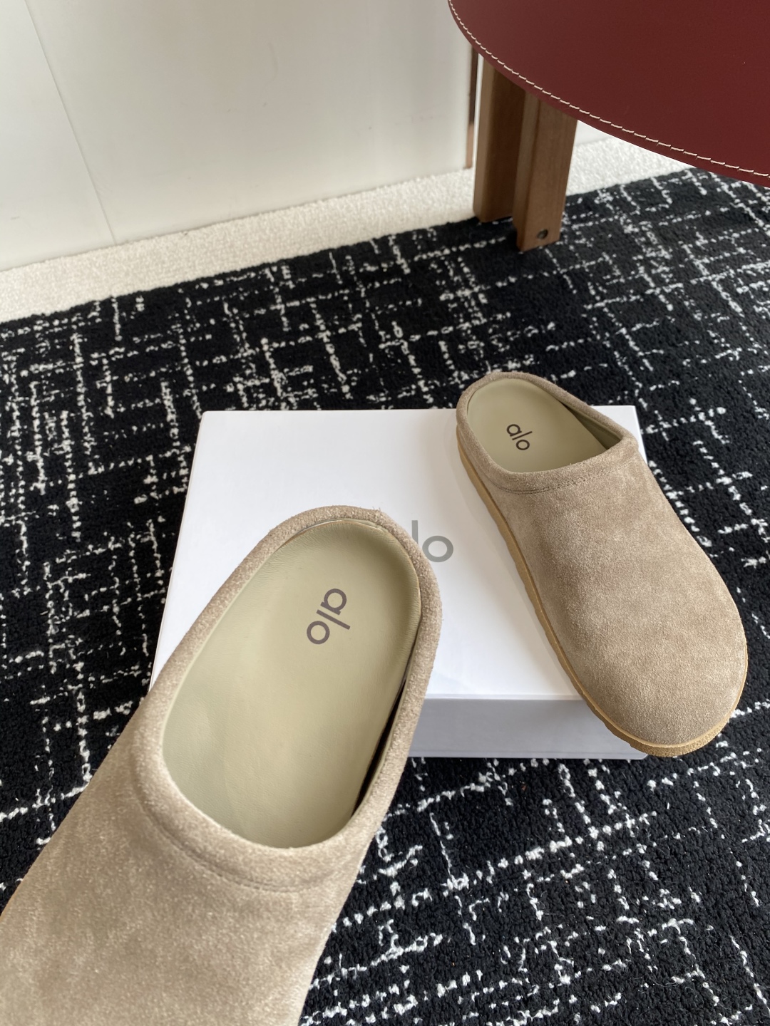 代购级
alo 25ss 春夏季新款勃肯 包头拖 一看到我就心动了

代购找很久才买到货，真的一鞋难求，