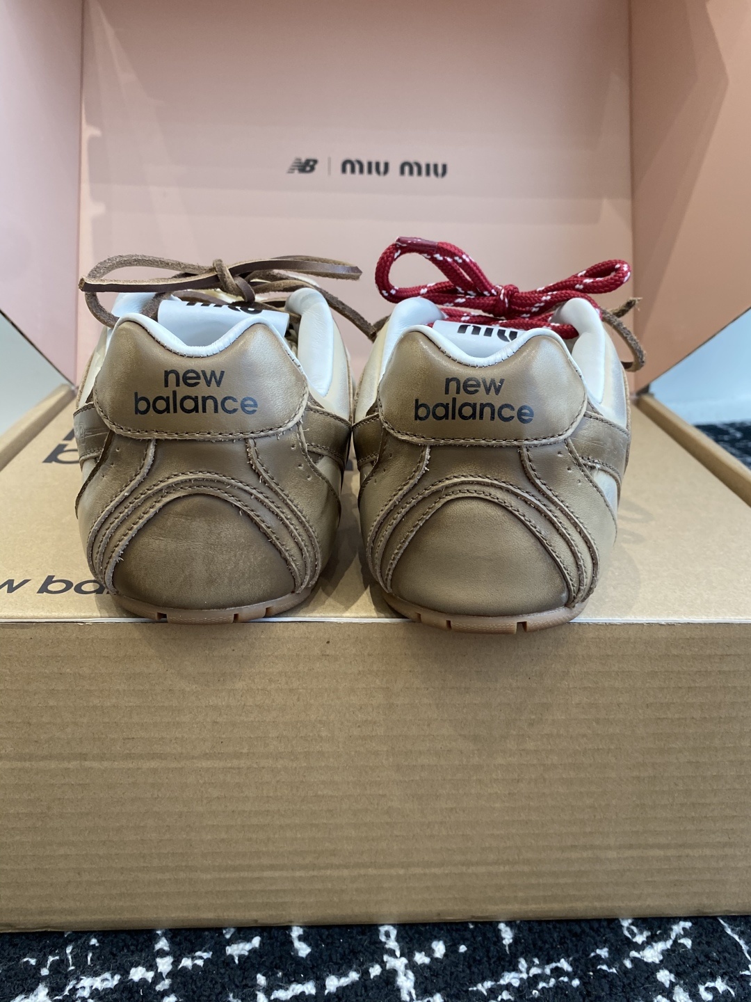 东莞代购级(官网同步✈️飞机盒包装)
MIU MIU✖️NEW BALANCE 530 缪缪 纽巴伦联名